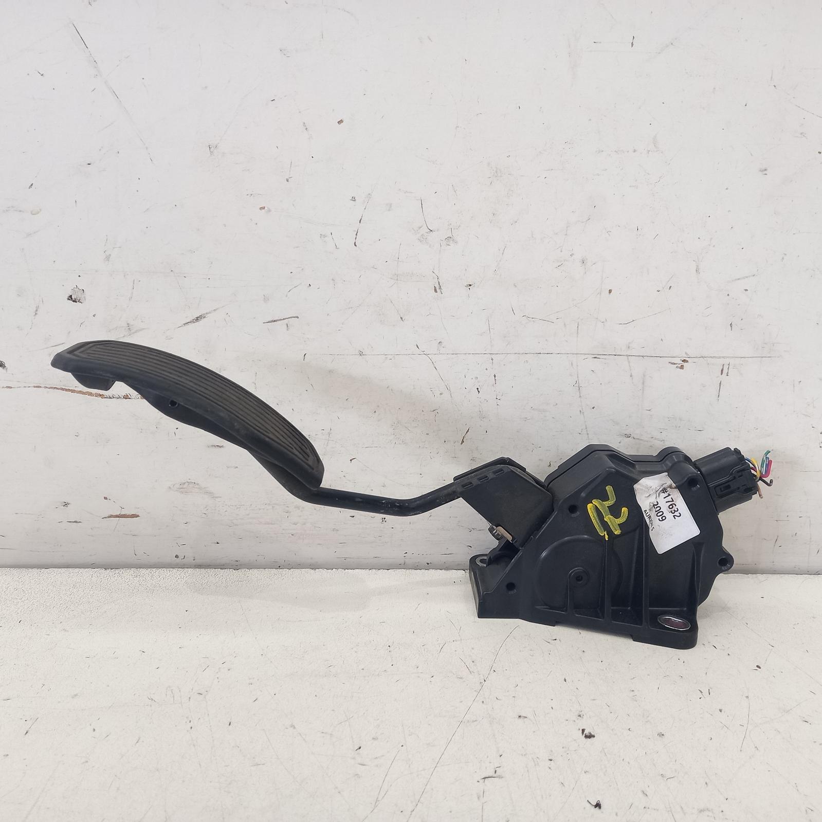 Aurion Pedal Assembly 2006-2012 gsv40r,accelerator pedal only,10/06-03/12 00017632 #485897