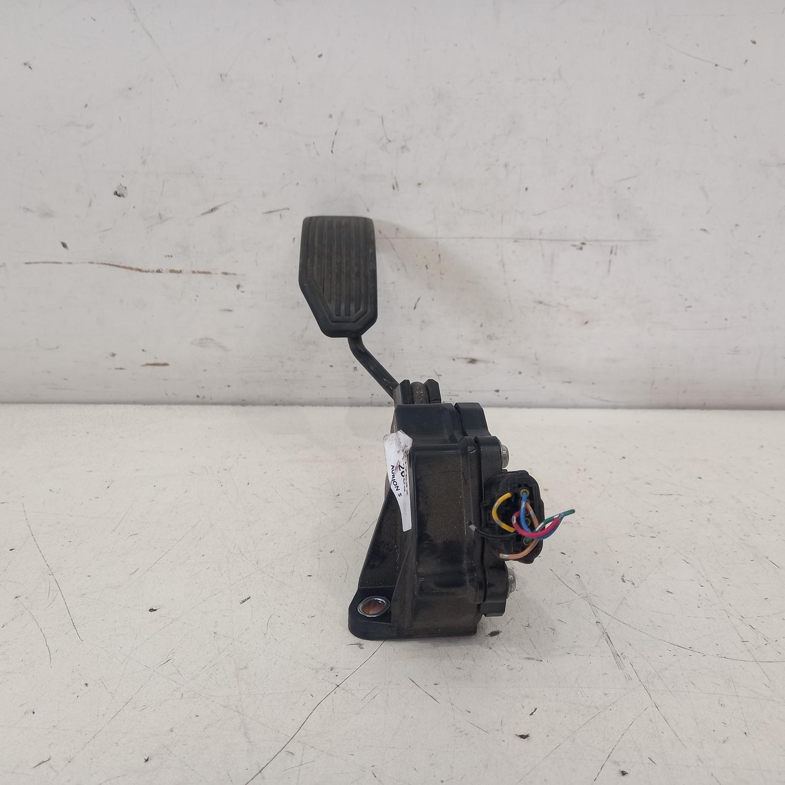 Aurion Pedal Assembly 2006-2012 gsv40r,accelerator pedal only,10/06-03/12 00017632 #485897