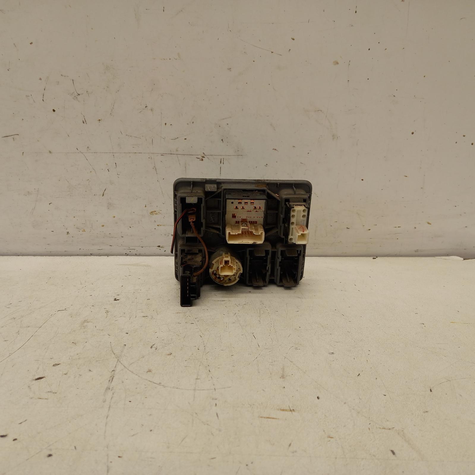 Hilux Miscellaneous Switch Relay 2005-2011 door mirror switch,02/05-06/11 s141 #485536