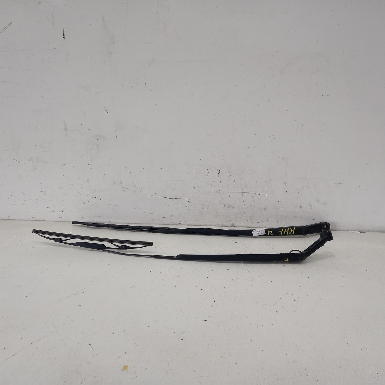 486198, Used wiper arm for 2009 yaris front (pair), ncp9, 3dr/5dr