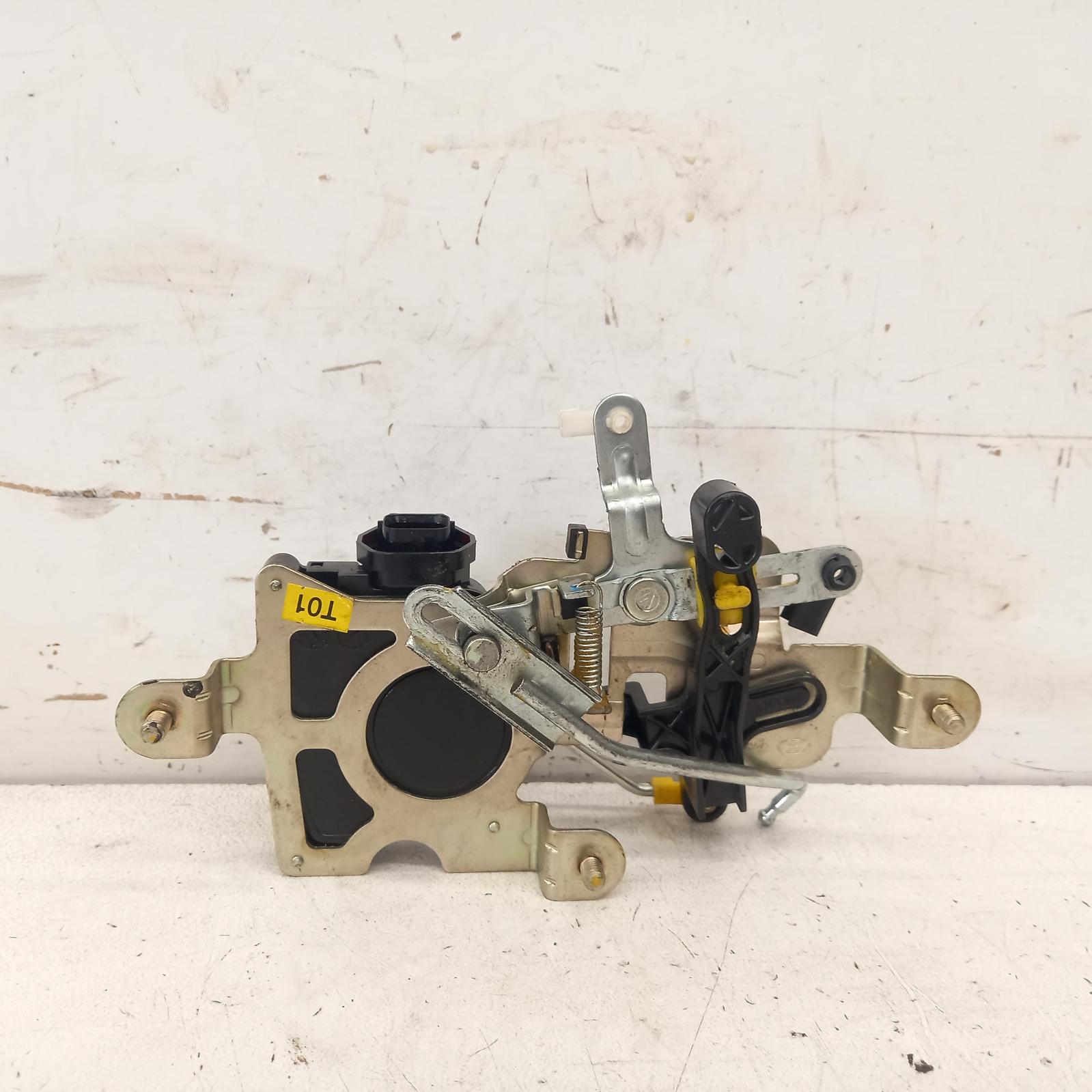 Iload/imax Door/boot/gate Lock 2007-2021 iload/imax,tailgate lock,power,tq,11/07-03/21 00017975 #488582