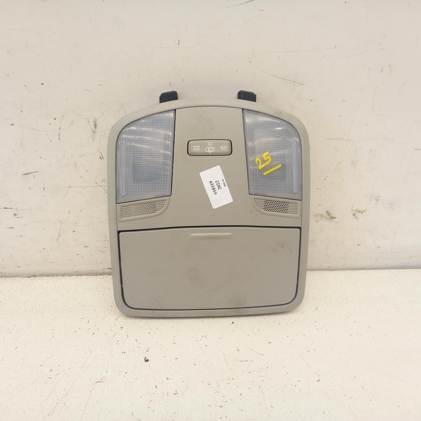 Rio Courtesy Light 2016-2023 front,w/ sunglass holder type,yb,12/16- 00018119 #490894