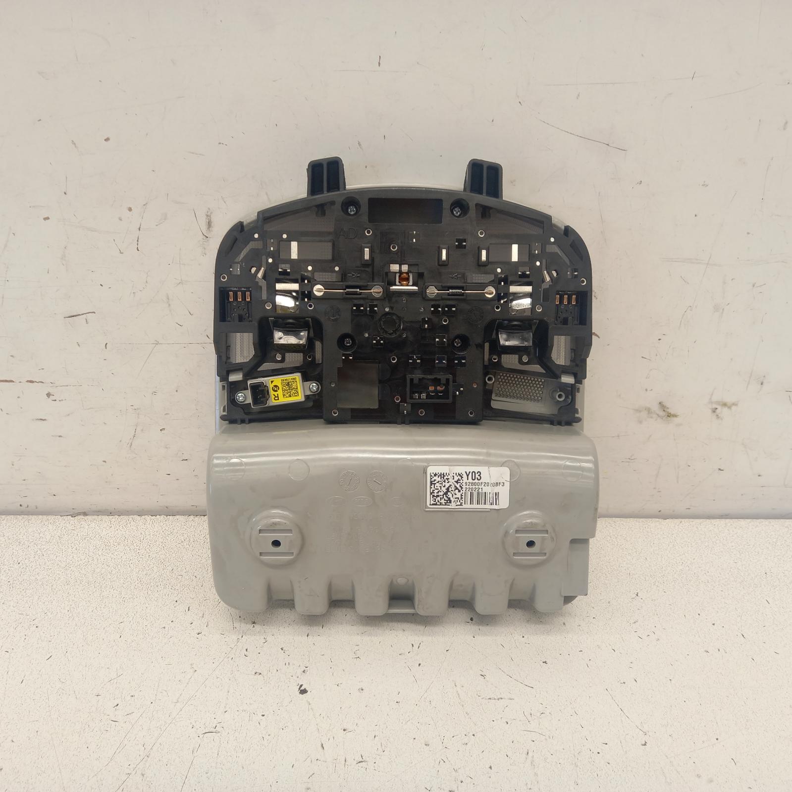 Rio Courtesy Light 2016-2023 front,w/ sunglass holder type,yb,12/16- 00018119 #490894