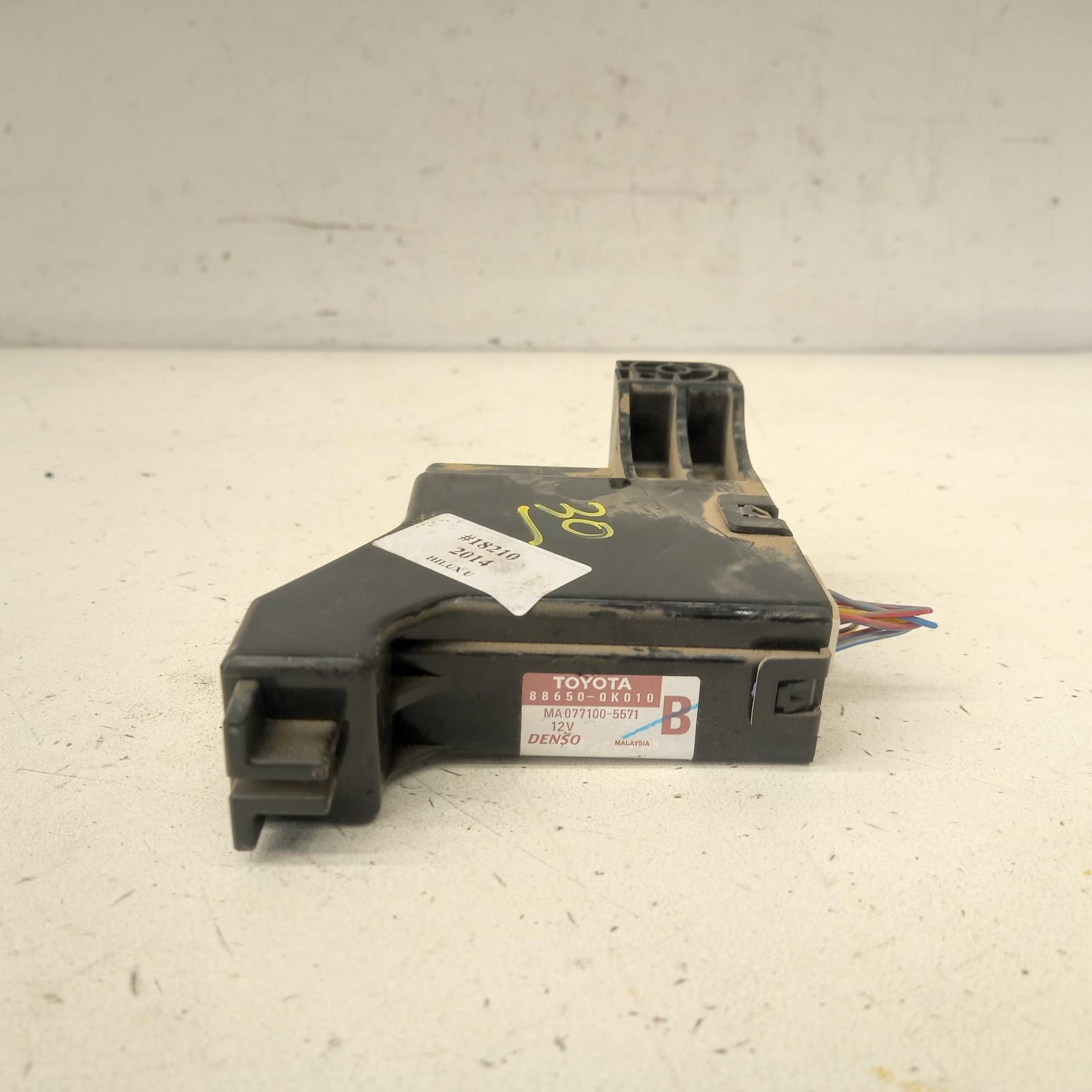 Hilux Miscellaneous Switch Relay 2005-2015 a/c amplifier,non climate control type,p/n 886500k010 (heater box mounted),02/05-08/15 00018210 #495927