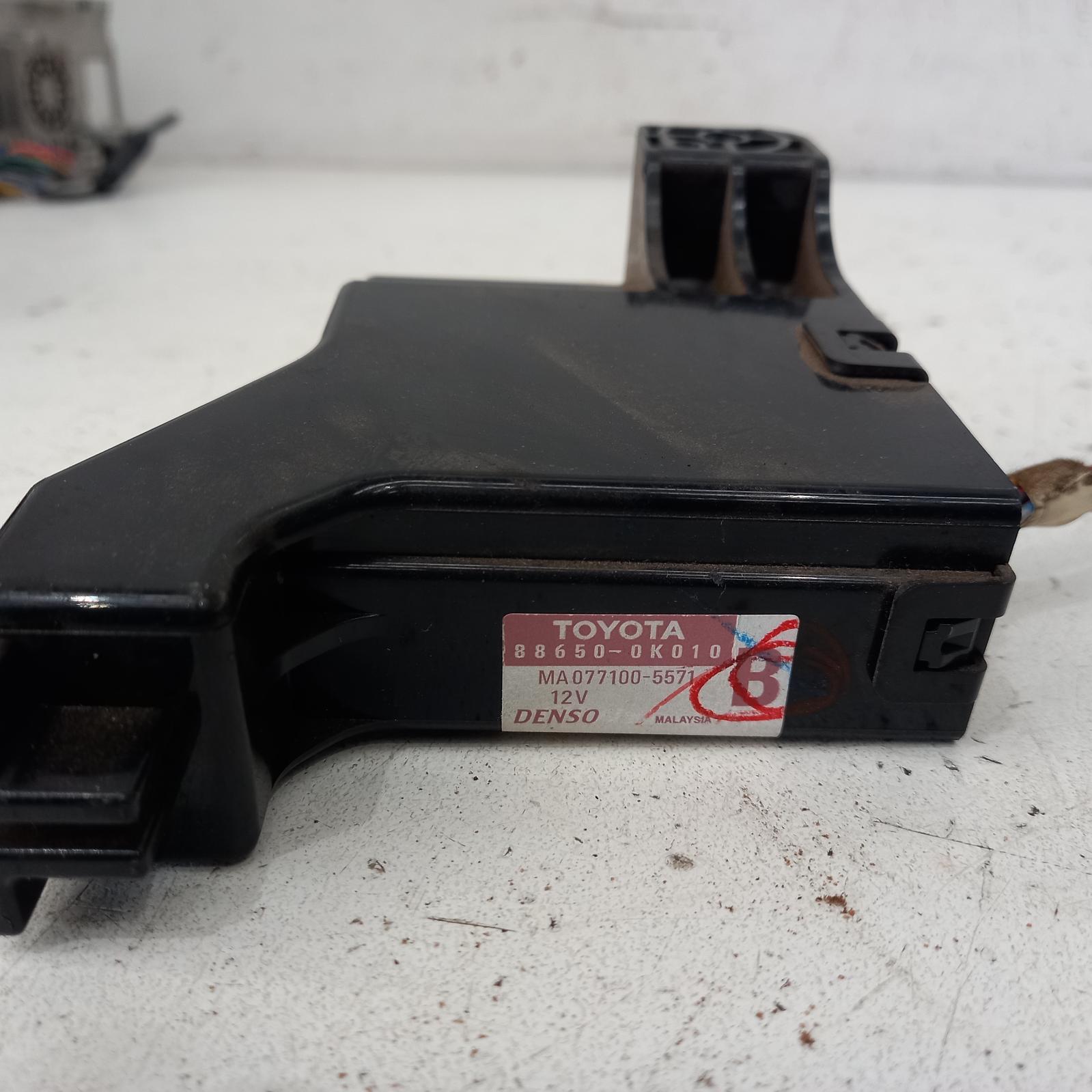 Hilux Miscellaneous Switch Relay 2005-2015 a/c amplifier,non climate control type,p/n 886500k010 (heater box mounted),02/05-08/15 00018201 #497033