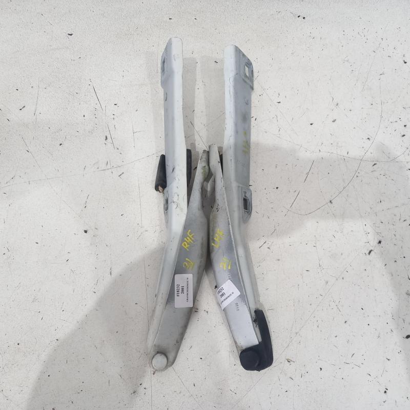 bonnet hinge/strut