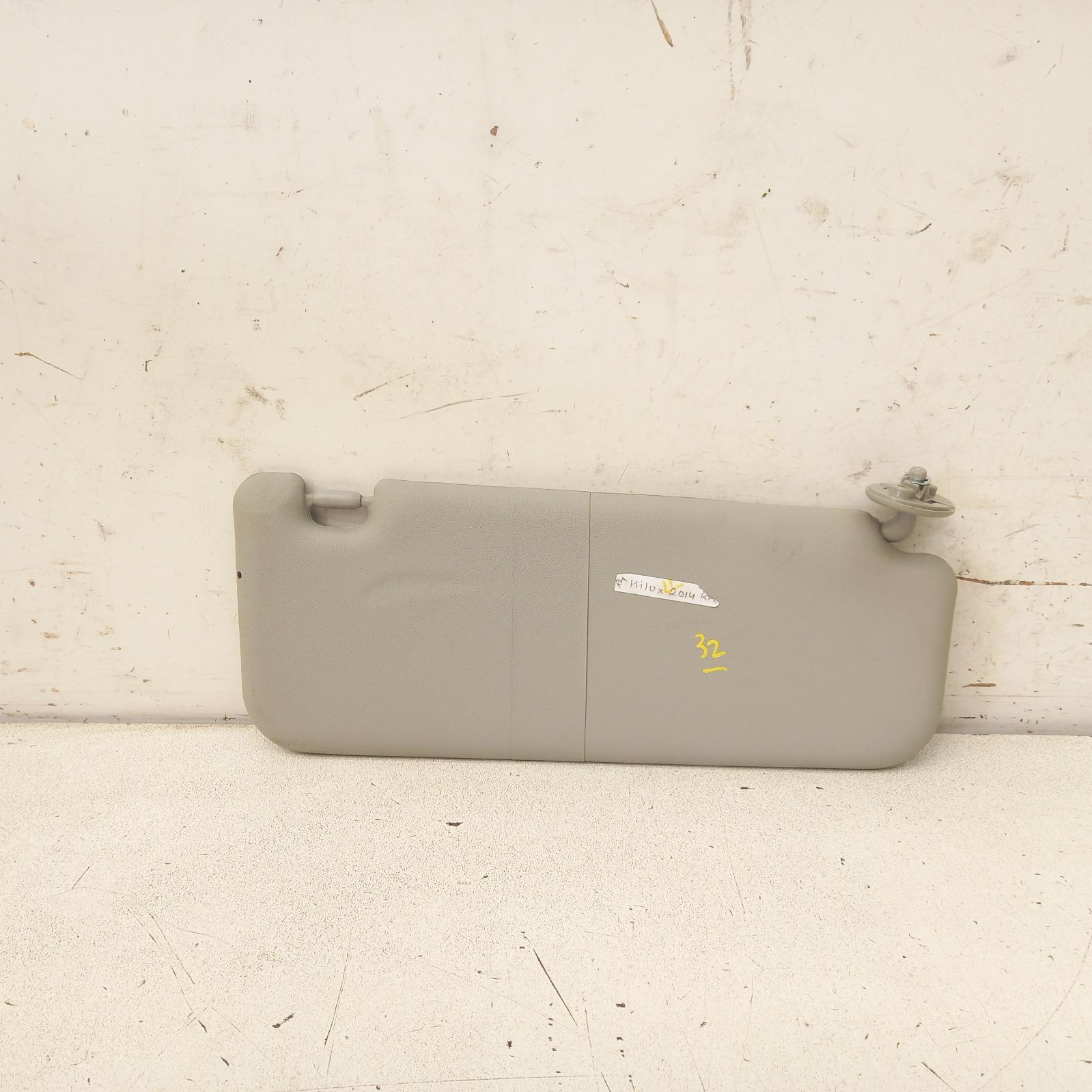 Hilux Sunvisor 2005-2015 rh side,02/05-08/15 partwh #502275