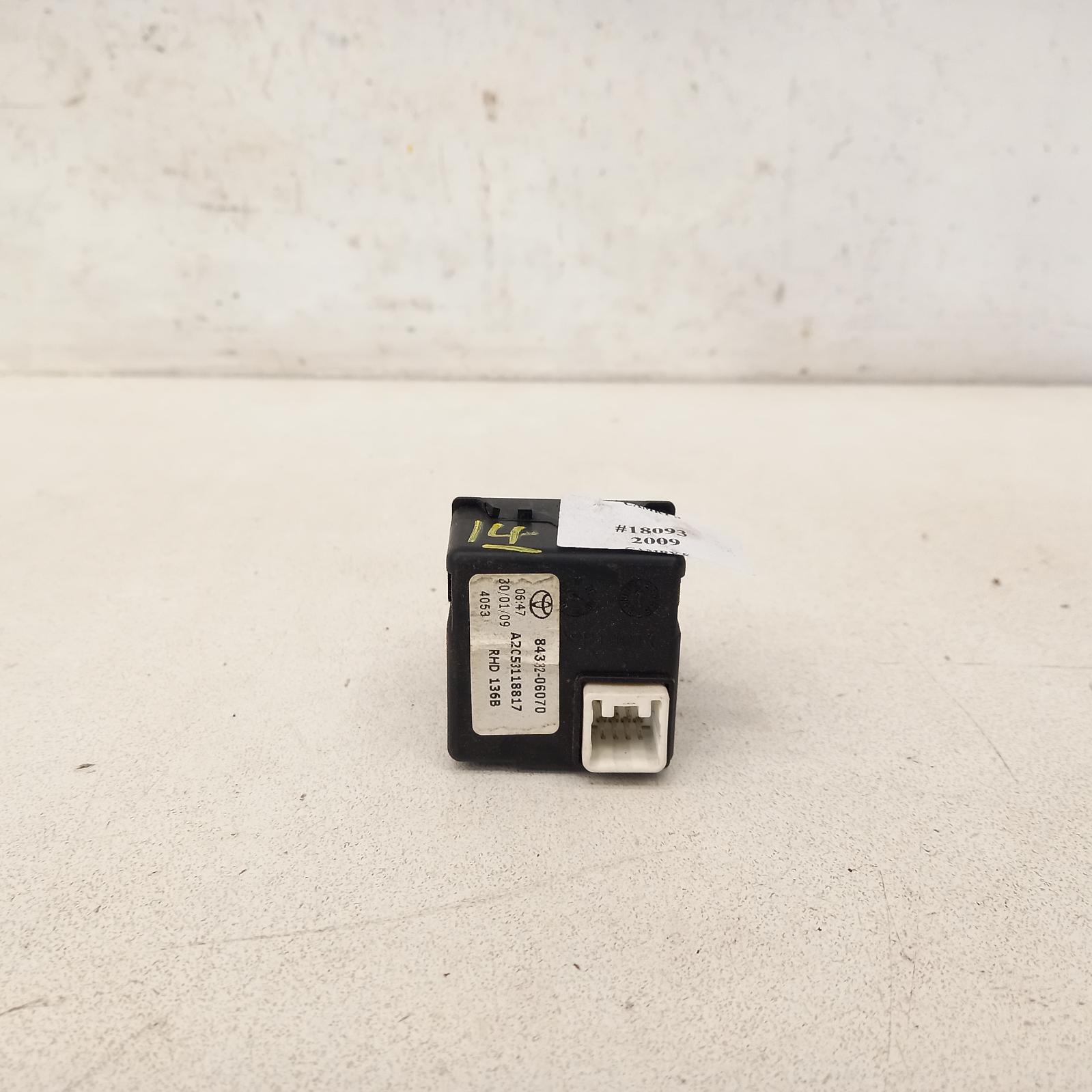 Camry Miscellaneous Switch Relay 2006-2012 xv40,hazard light switch,06/06-02/12 00018093 #508721