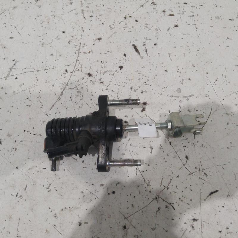 clutch master cylinder