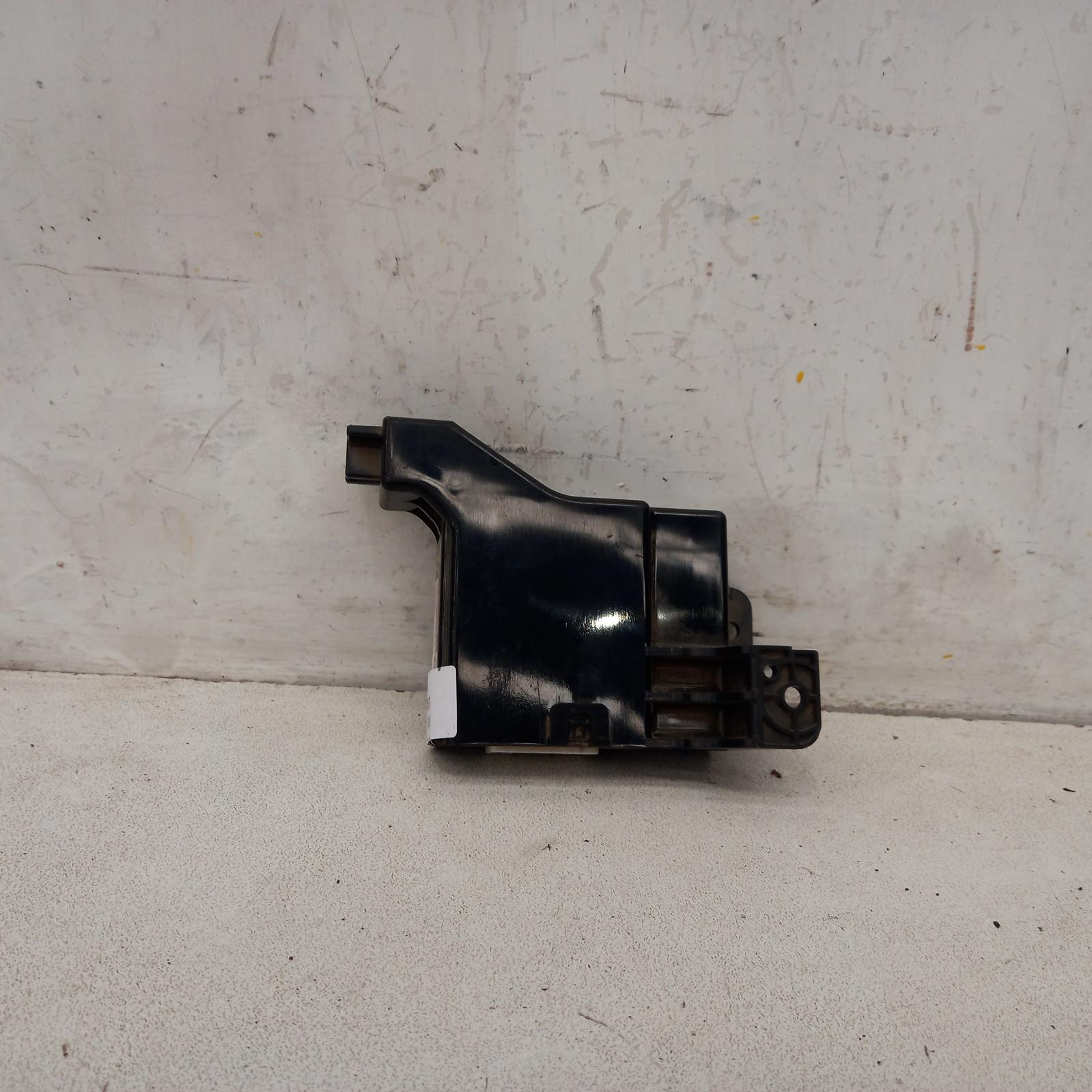 Hilux Miscellaneous Switch Relay 2005-2015 a/c amplifier,non climate control type,p/n 886500k010 (heater box mounted),02/05-08/15 00018357 #510981