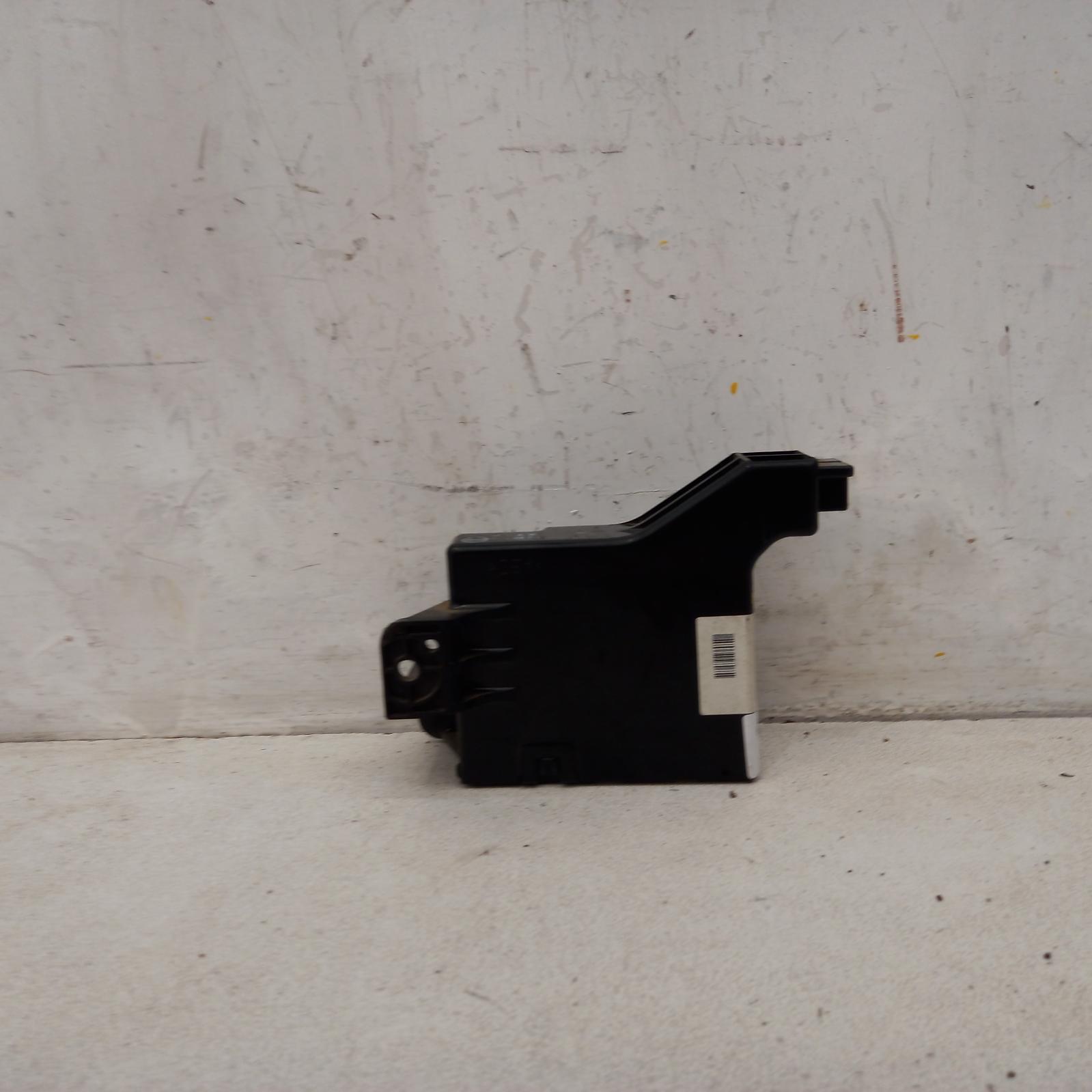 Hilux Miscellaneous Switch Relay 2005-2015 a/c amplifier,non climate control type,p/n 886500k010 (heater box mounted),02/05-08/15 00018357 #510981