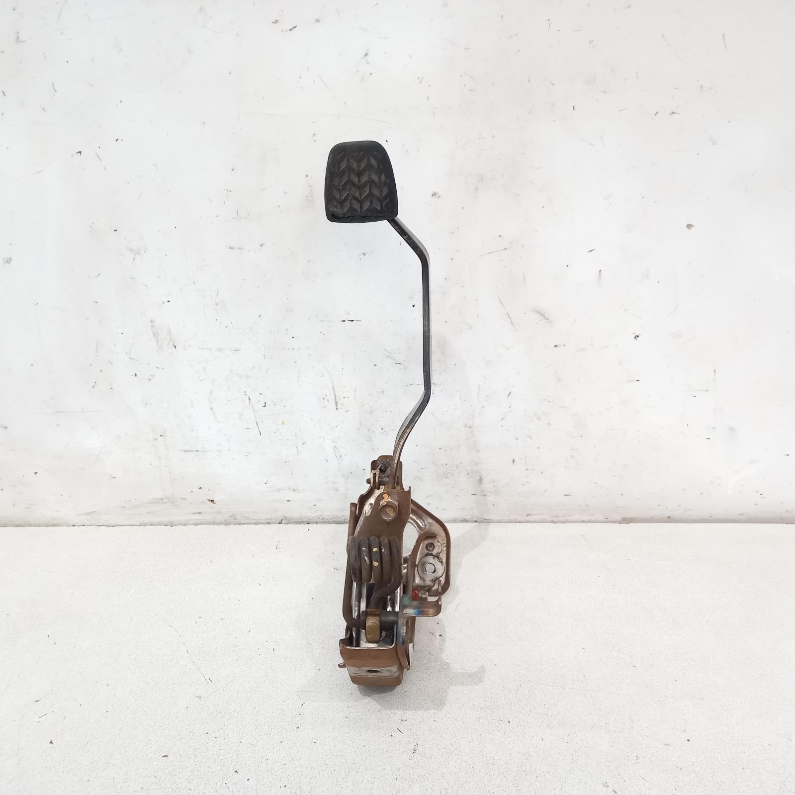 513325, Used pedal assembly for 2007 hilux clutch pedal, 03/0508/15