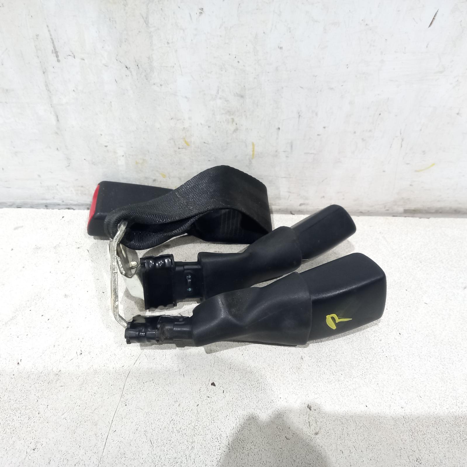 Corolla Seat Belt Stalk 2007-2013 centre rear,seat belt stalk only,black,zre152r,hatch,03/07-12/13 00018495 #519796