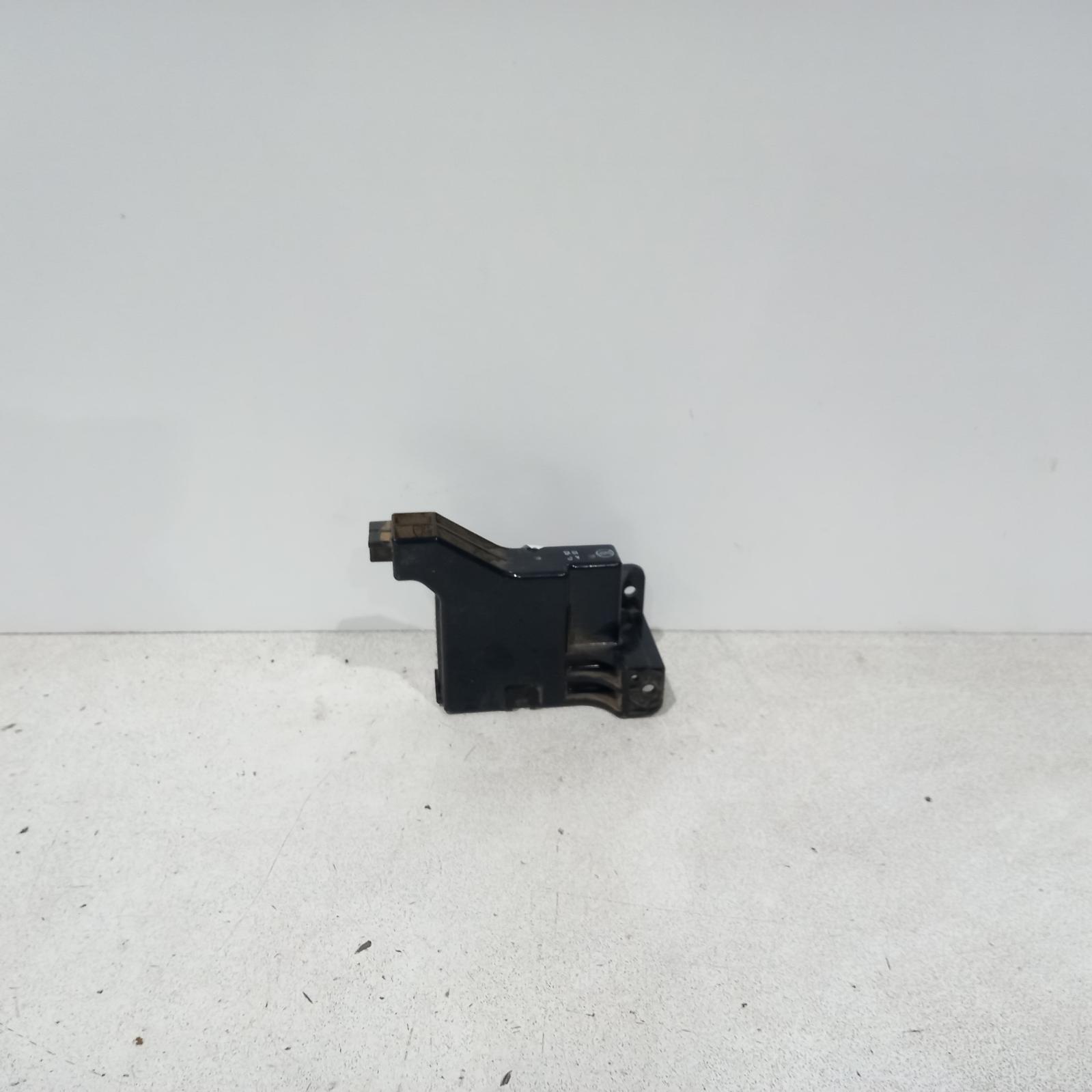 Hilux Miscellaneous Switch Relay 2005-2015 a/c amplifier,non climate control type,p/n 886500k010 (heater box mounted),02/05-08/15 00018524 #520112