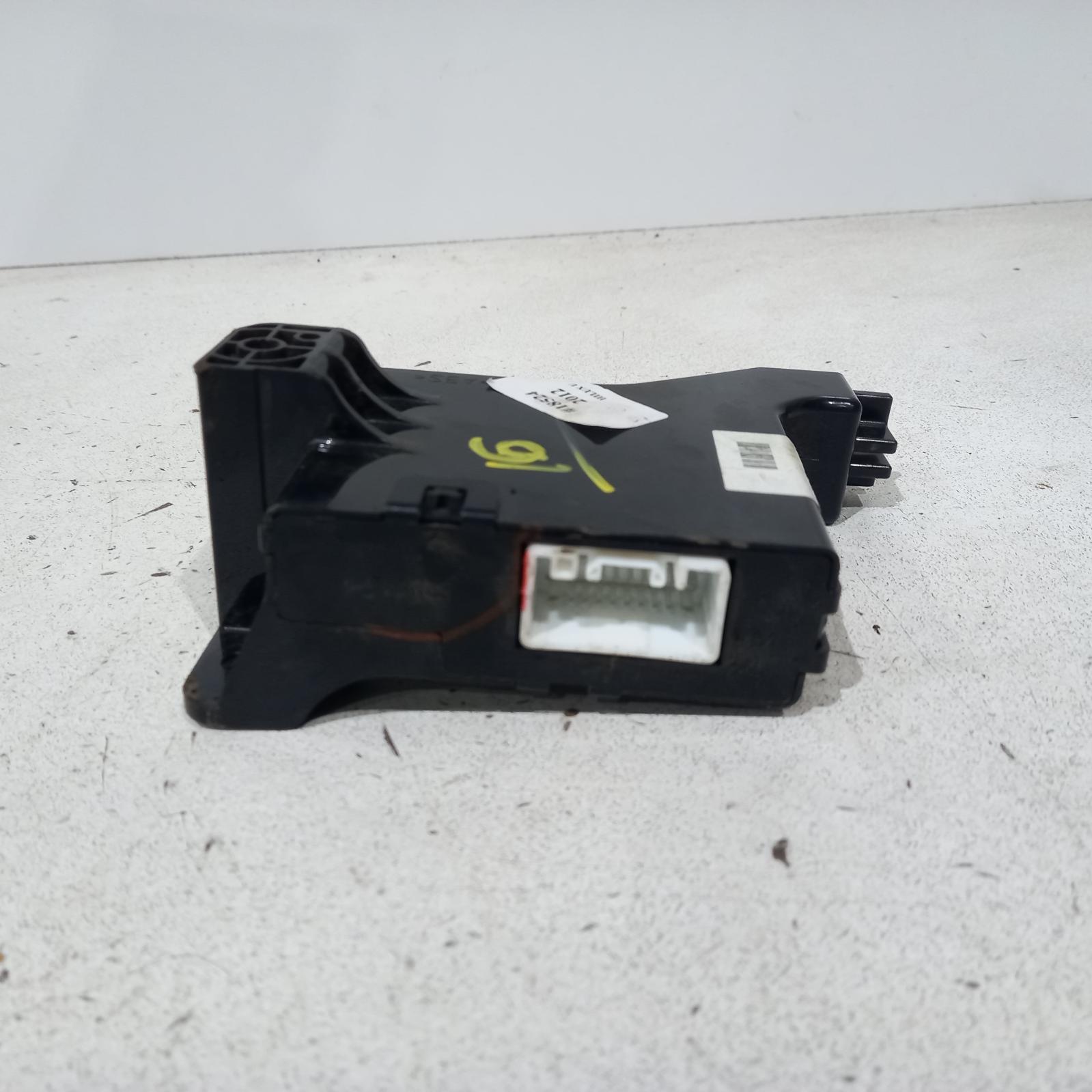 Hilux Miscellaneous Switch Relay 2005-2015 a/c amplifier,non climate control type,p/n 886500k010 (heater box mounted),02/05-08/15 00018524 #520112