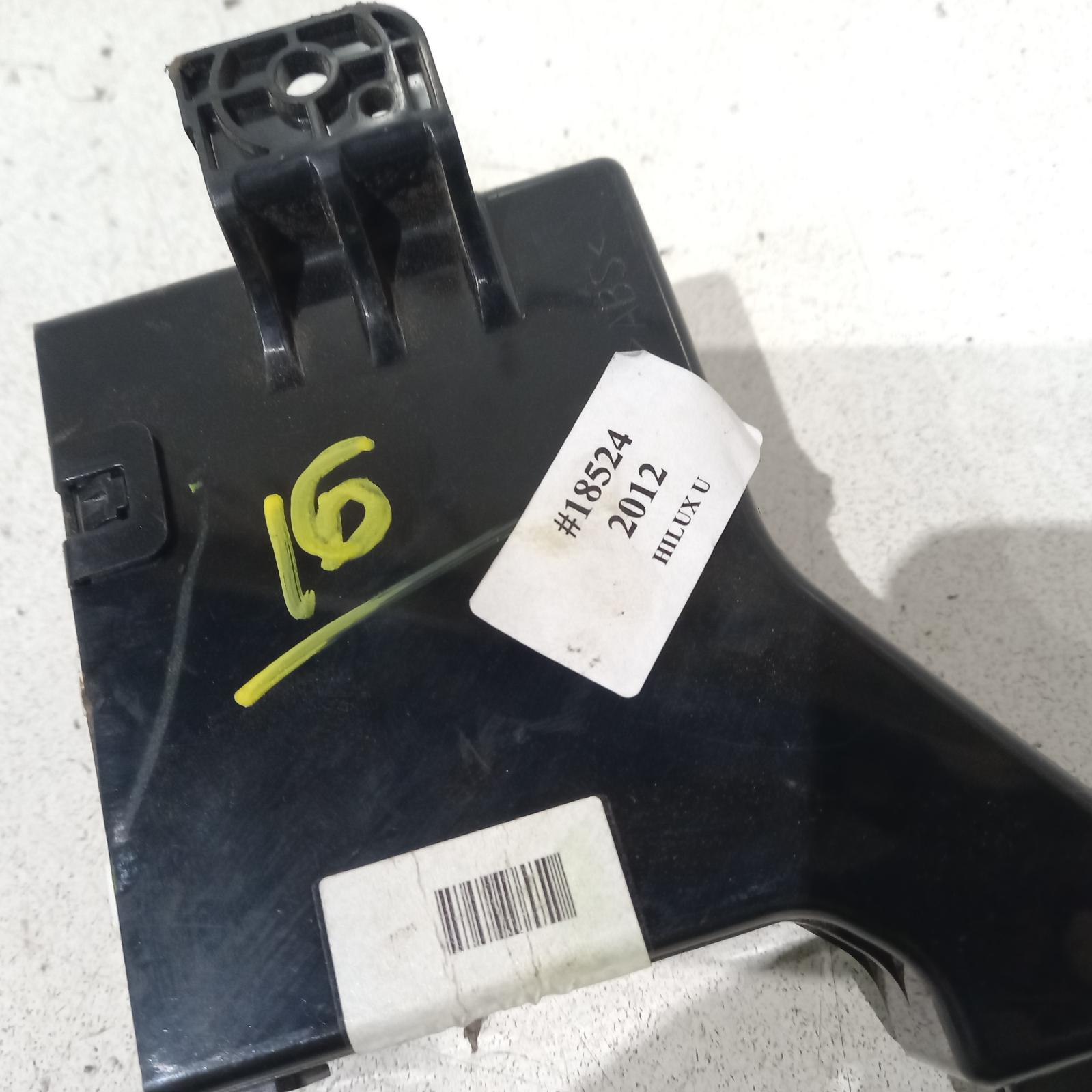 Hilux Miscellaneous Switch Relay 2005-2015 a/c amplifier,non climate control type,p/n 886500k010 (heater box mounted),02/05-08/15 00018524 #520112