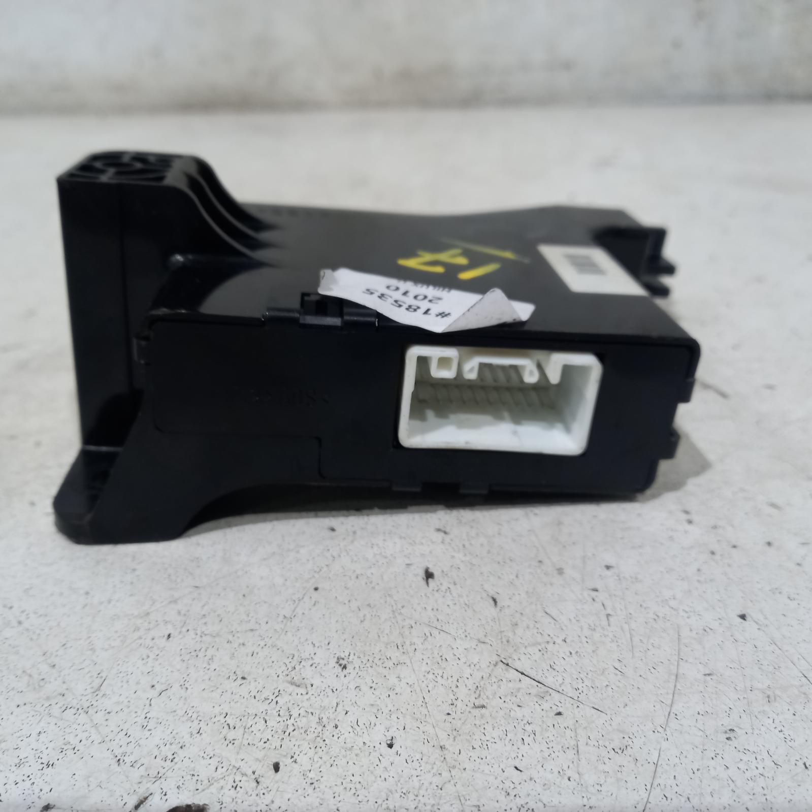 Hilux Miscellaneous Switch Relay 2005-2015 a/c amplifier,non climate control type,p/n 886500k010 (heater box mounted),02/05-08/15 00018535 #521269