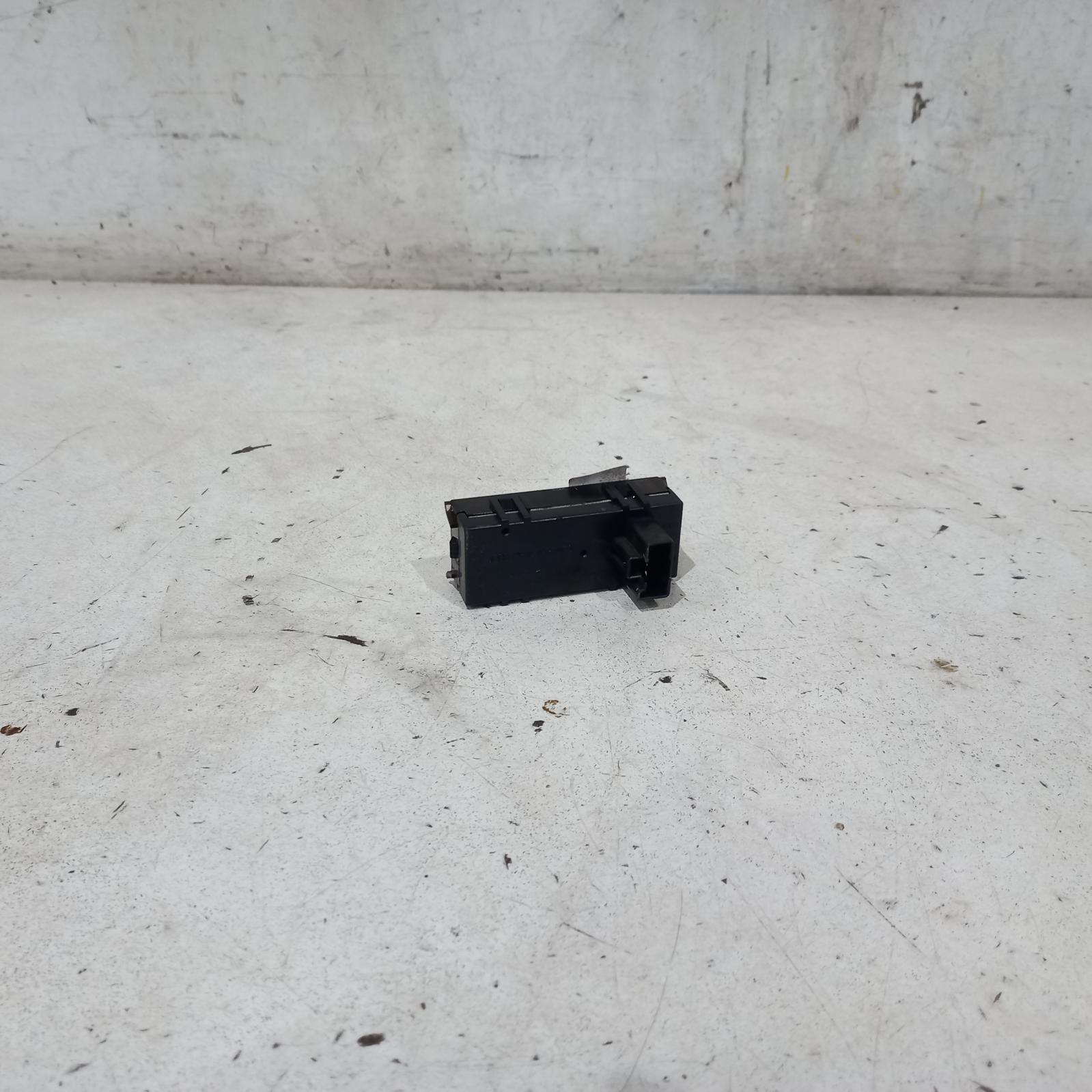 Hilux Clock 2005-2015 digital dash clock,non temperature type,03/05-08/15 00018535 #521678