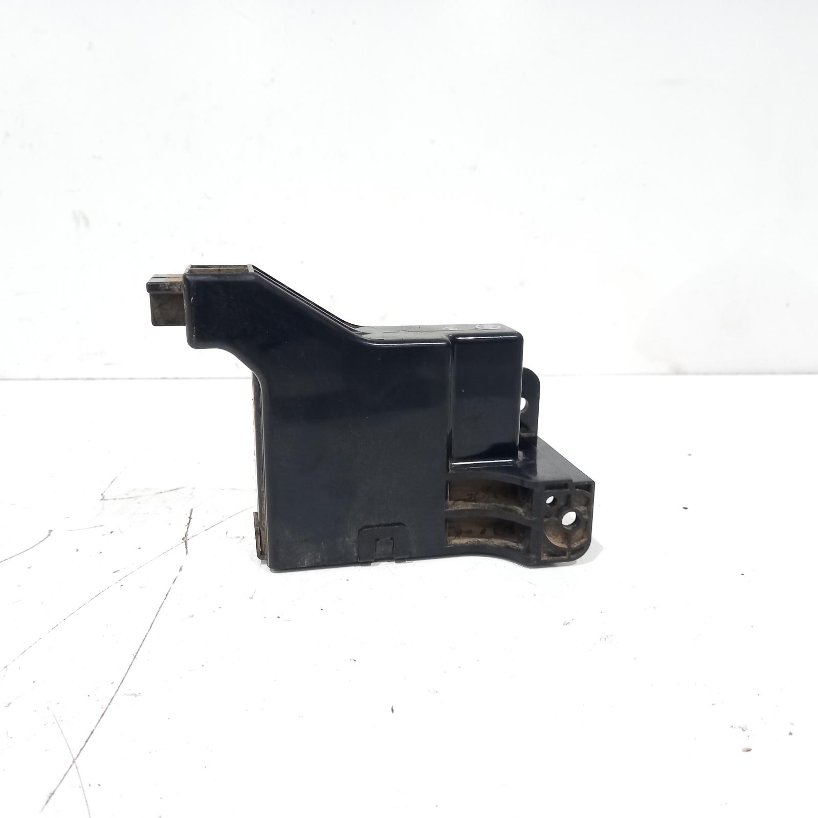 Hilux Miscellaneous Switch Relay 2005-2015 a/c amplifier,non climate control type,p/n 886500k010 (heater box mounted),02/05-08/15 00018559 #524782