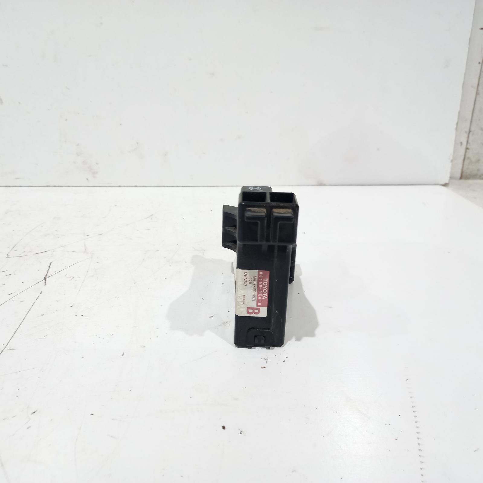 Hilux Miscellaneous Switch Relay 2005-2015 a/c amplifier,non climate control type,p/n 886500k010 (heater box mounted),02/05-08/15 00018559 #524782