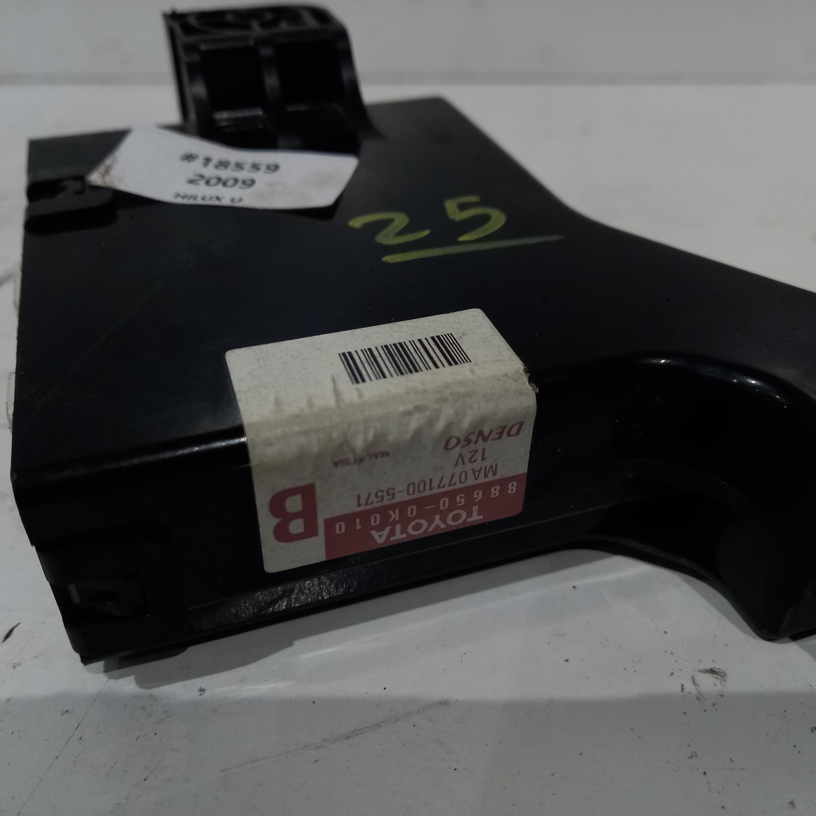 Hilux Miscellaneous Switch Relay 2005-2015 a/c amplifier,non climate control type,p/n 886500k010 (heater box mounted),02/05-08/15 00018559 #524782