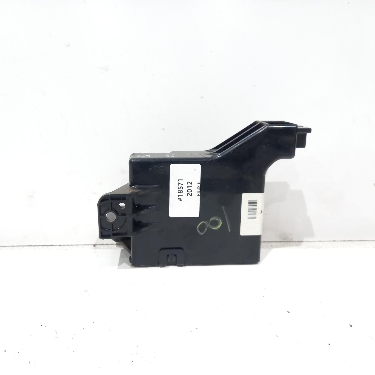 Hilux Miscellaneous Switch Relay 2005-2015 a/c amplifier,non climate control type,p/n 886500k010 (heater box mounted),02/05-08/15 00018571 #524827
