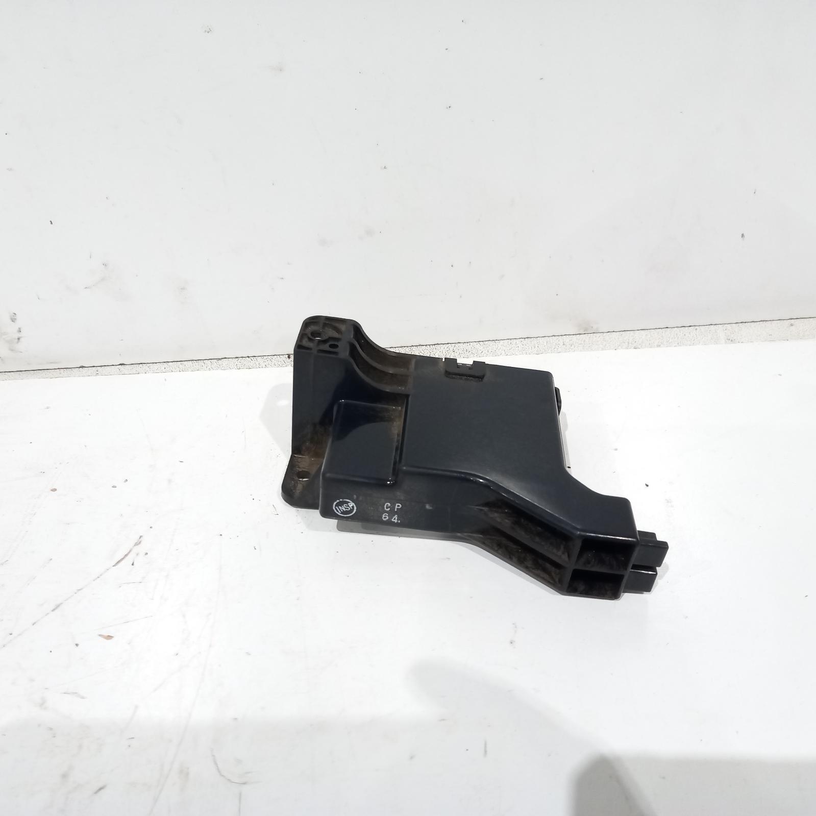 Hilux Miscellaneous Switch Relay 2005-2015 a/c amplifier,non climate control type,p/n 886500k010 (heater box mounted),02/05-08/15 00018571 #524827