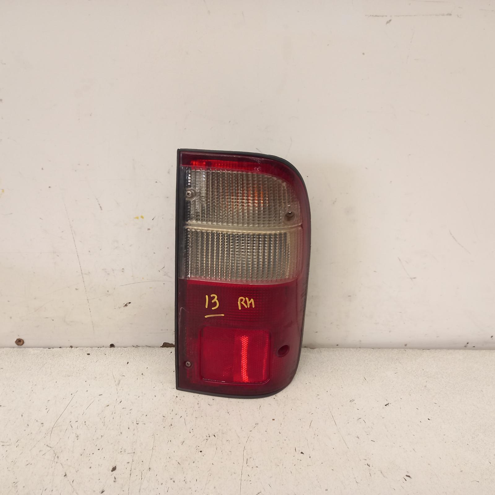 Hilux Taillight Right 2001-2005 ute back,non-sr5 type,koito lens# 35-81,11/01-03/05 partwh #526770