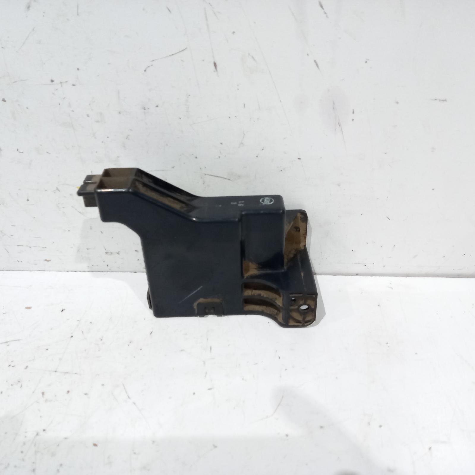 Hilux Miscellaneous Switch Relay 2005-2015 a/c amplifier,non climate control type,p/n 886500k010 (heater box mounted),02/05-08/15 00018578 #528243