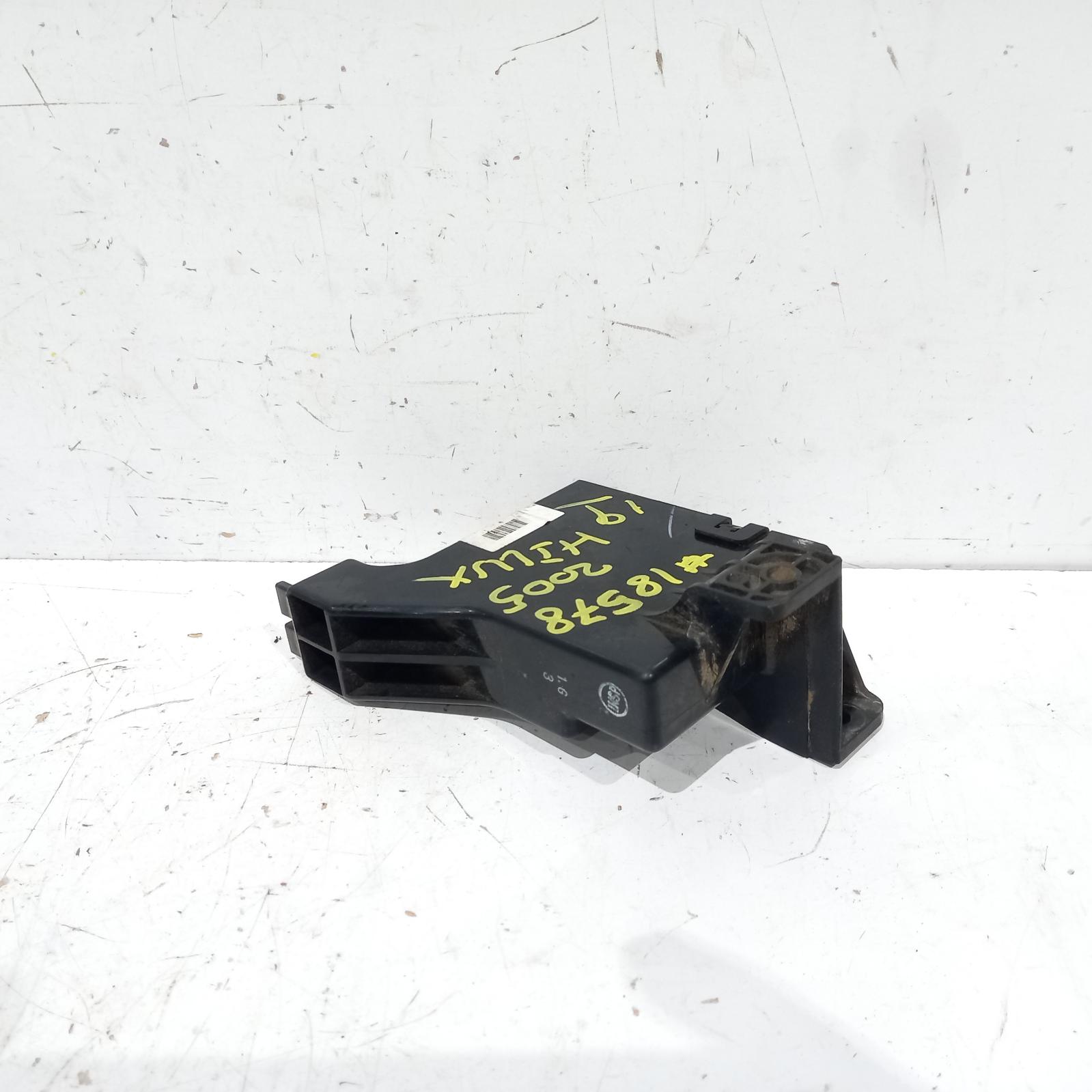 Hilux Miscellaneous Switch Relay 2005-2015 a/c amplifier,non climate control type,p/n 886500k010 (heater box mounted),02/05-08/15 00018578 #528243