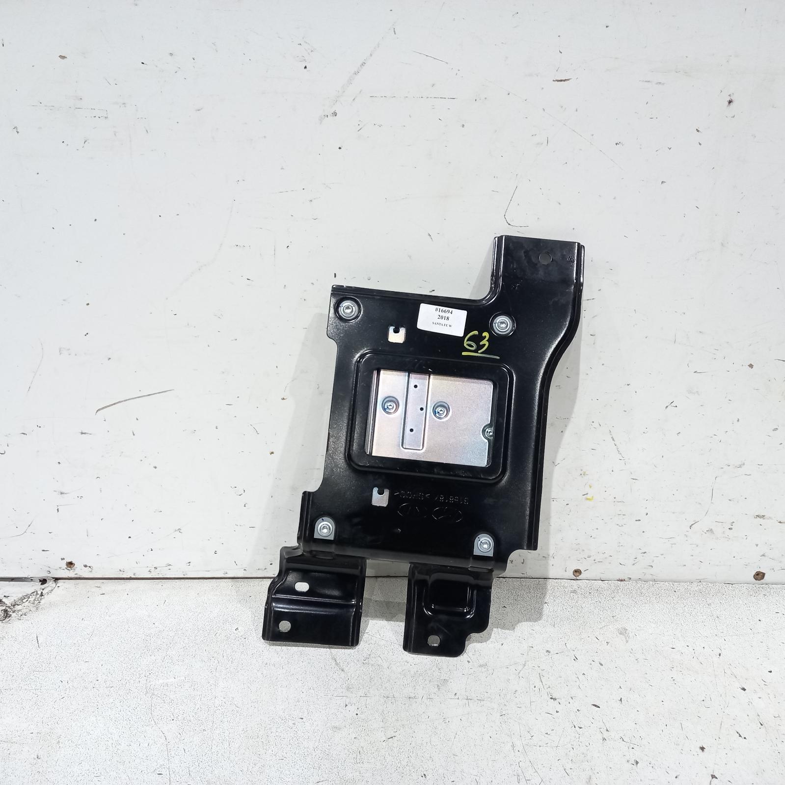Santa Fe Stereo/head Unit 2018-2023 amplifier,tm,03/18- 00016694 #539892