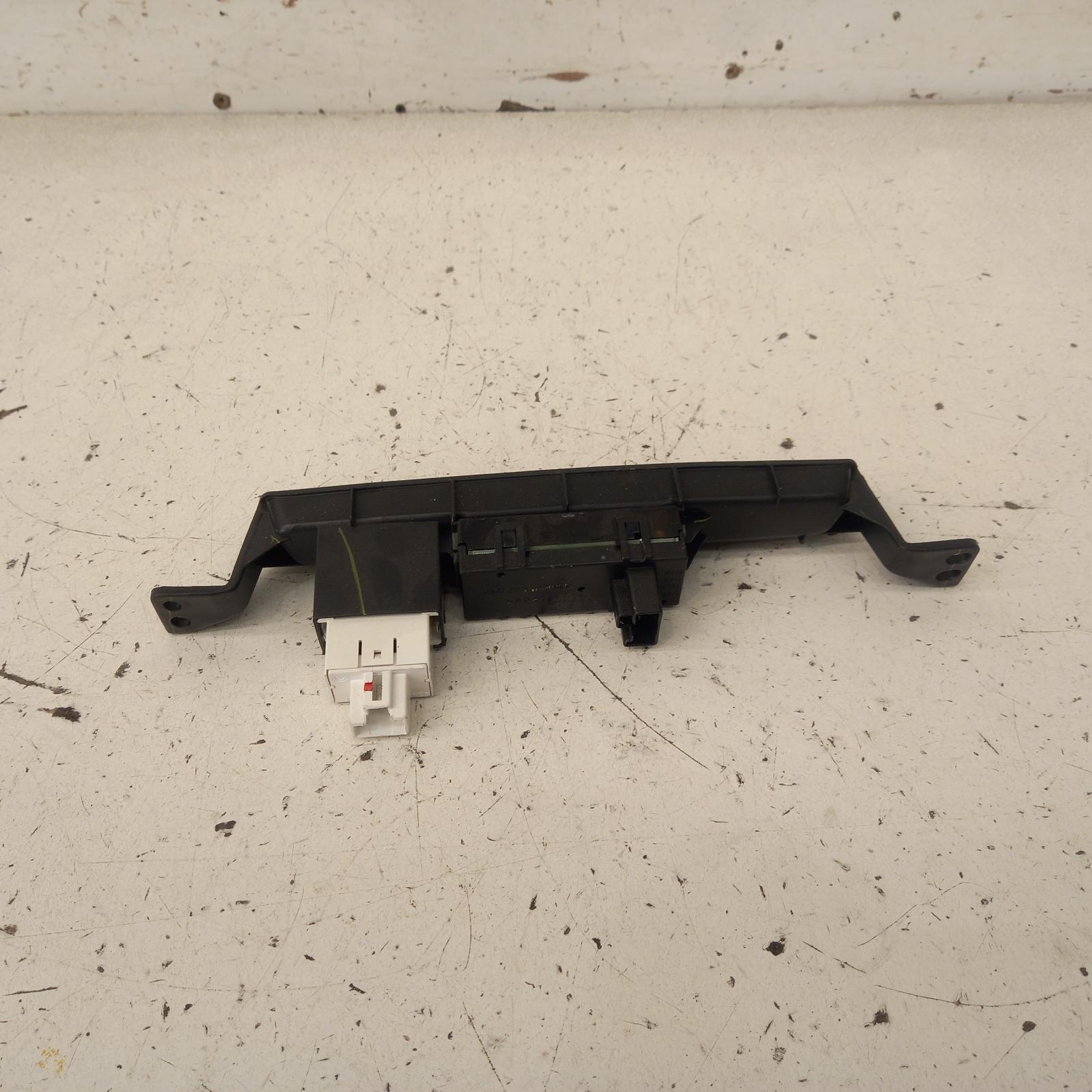 Hilux Clock 2005-2015 digital dash clock,non temperature type,03/05-08/15 00018729 #541096