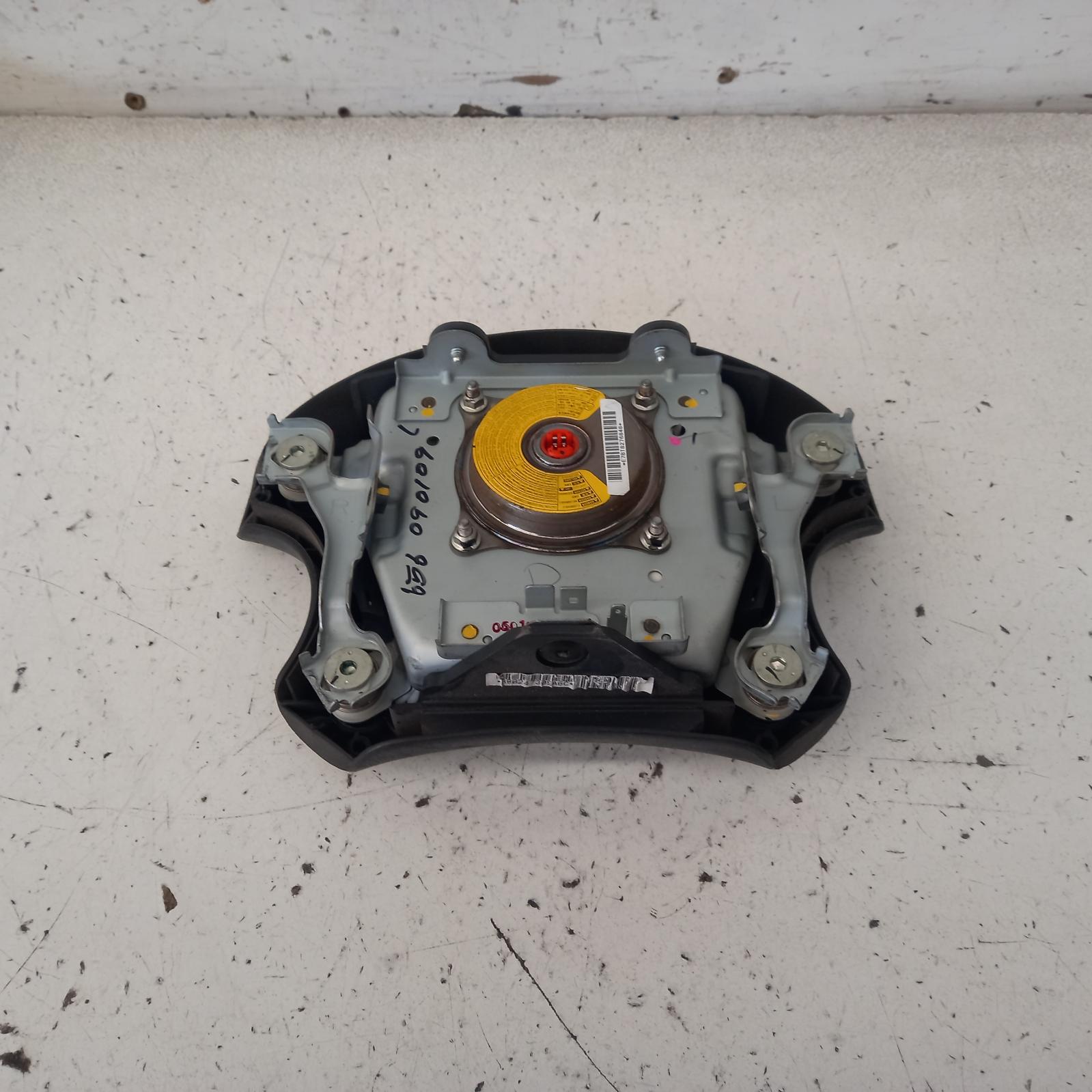 Hilux Airbag Right 2005-2011 steering wheel,black,non audio control type,02/05-06/11 00018669 #542522