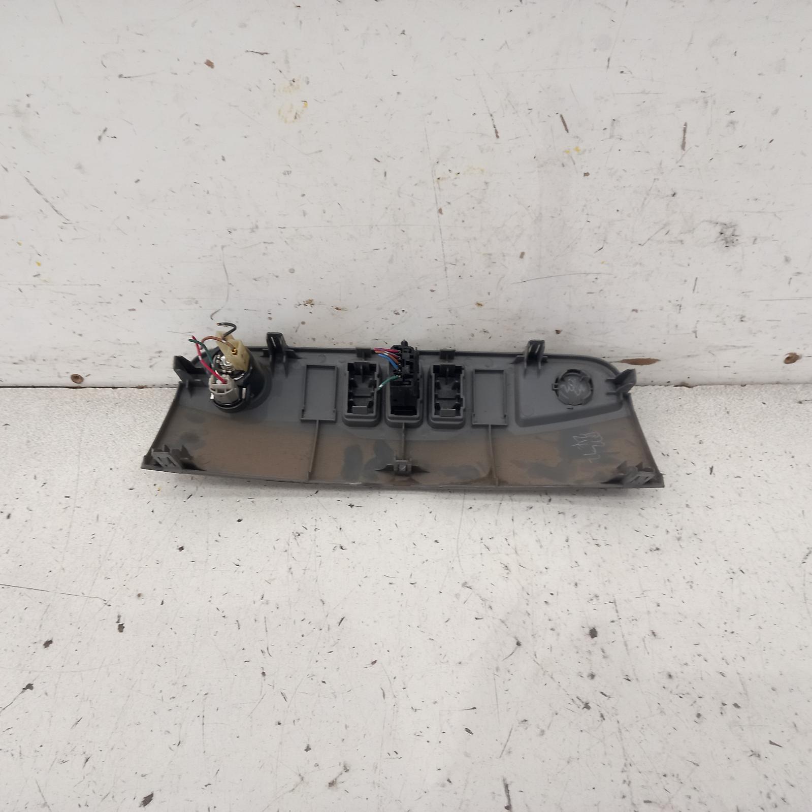 Hilux Miscellaneous Switch Relay 2005-2015 rear demister switch,02/05-08/15 00018687 #545240