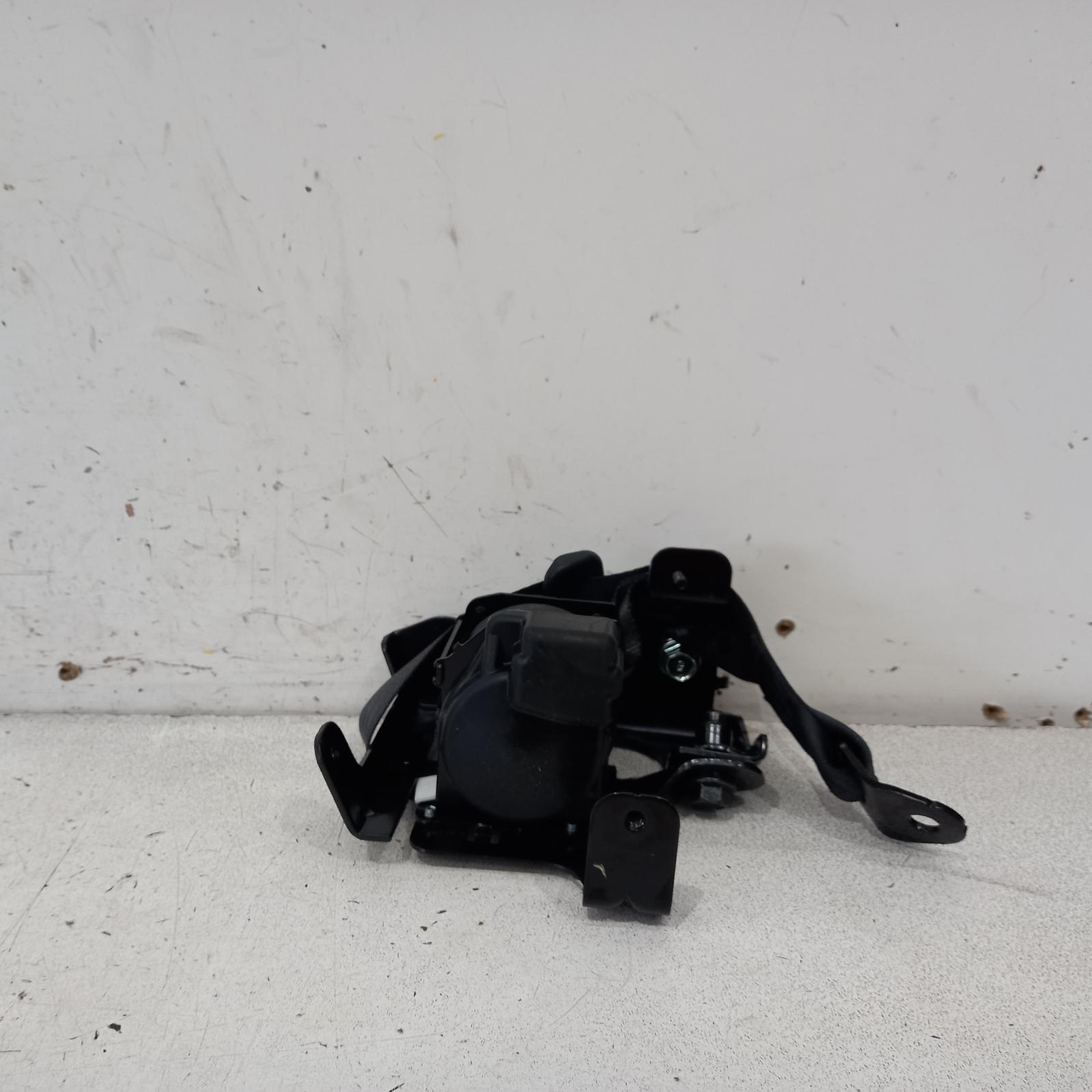 I30 Seat Belt Stalk 2012-2017 lh rear,seat belt only,gd,hatch,03/12-02/17 00018872 #552395