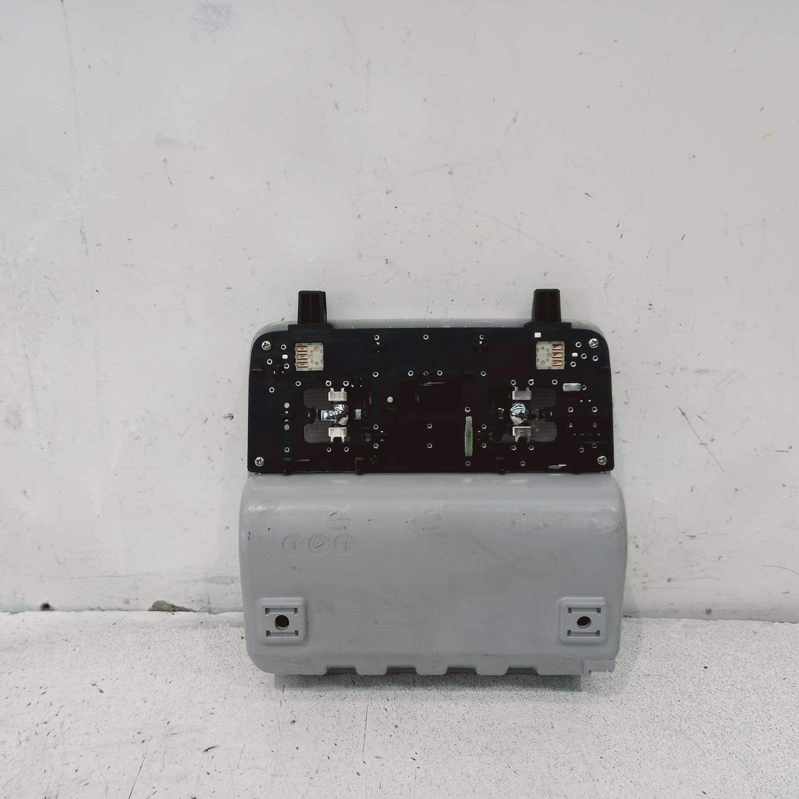 I30 Courtesy Light 2012-2017 front,w/ sunglass holder type,gd,03/12-02/17 00018821 #554261