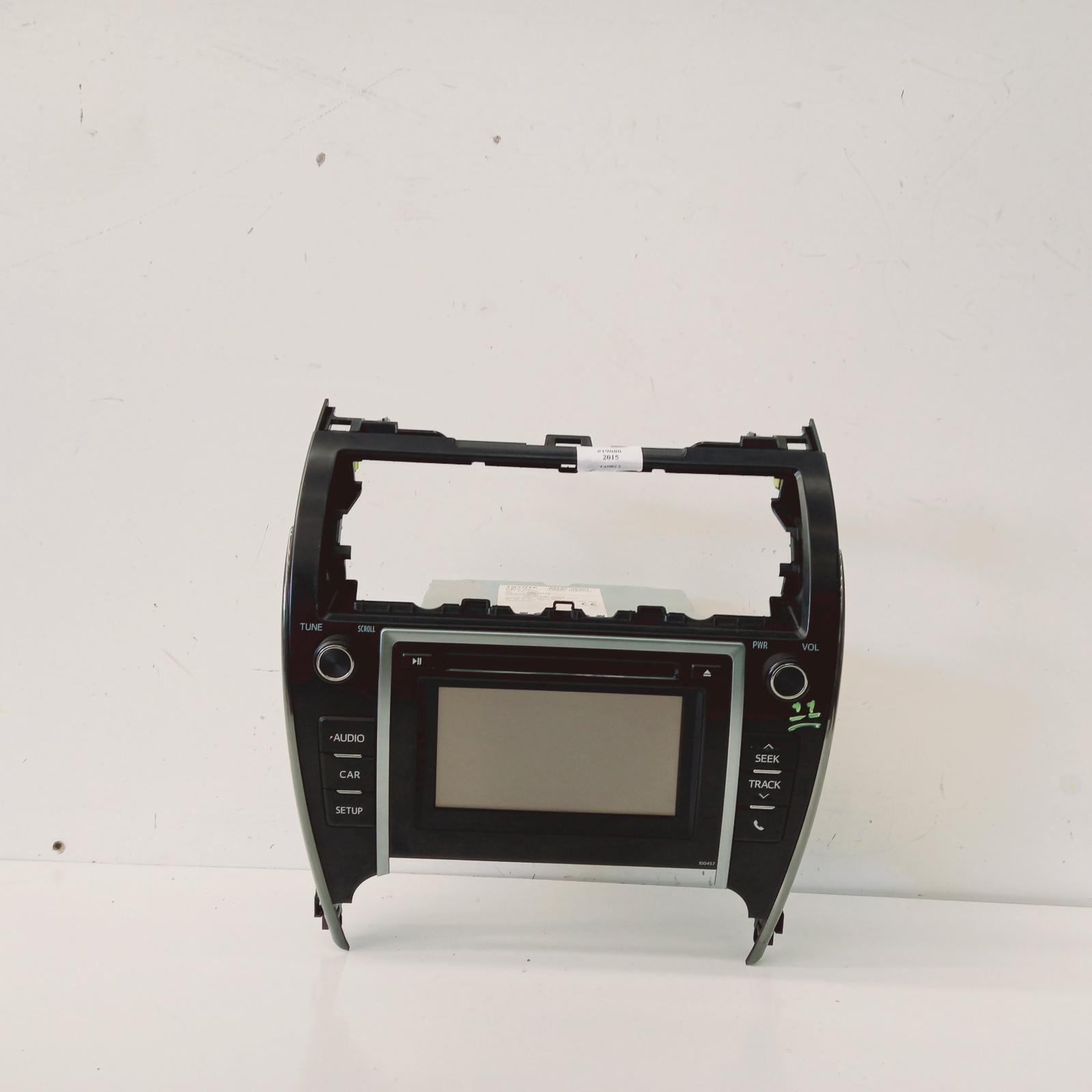 Camry Stereo/head Unit 2015-2017 6.1in touchscreen (p/n on face 100457),asv50/avv50,05/15-10/17 00019080 #563317