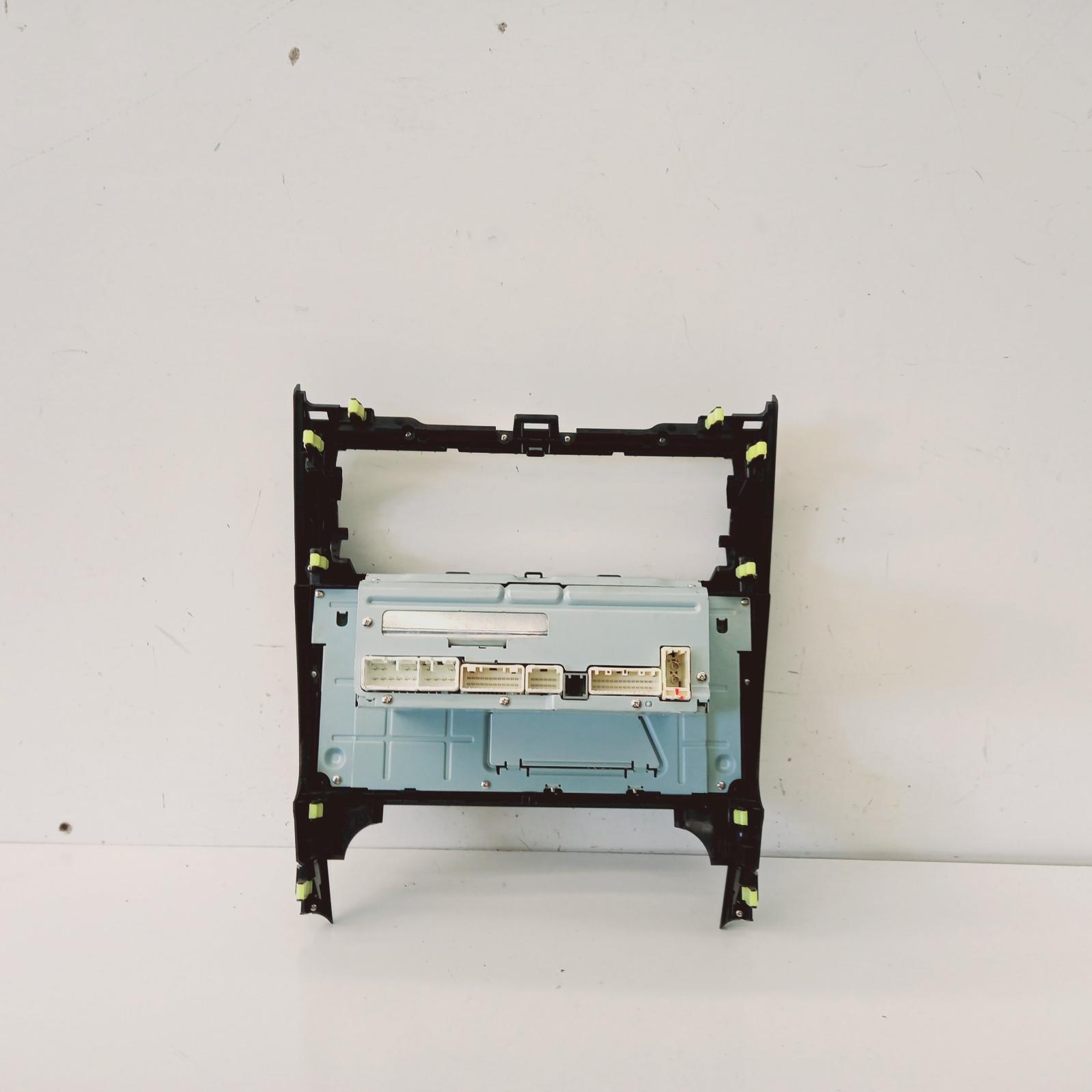 Camry Stereo/head Unit 2015-2017 6.1in touchscreen (p/n on face 100457),asv50/avv50,05/15-10/17 00019080 #563317