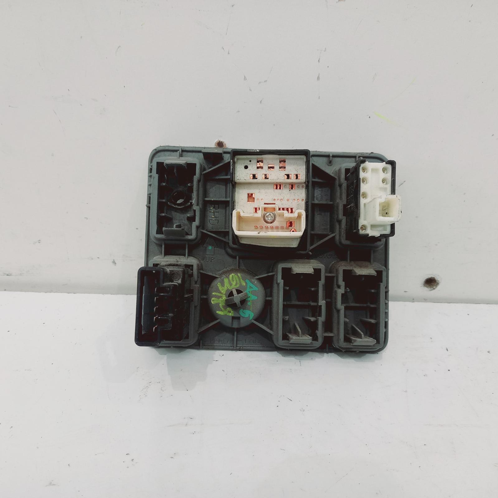 Hilux Miscellaneous Switch Relay 2005-2011 door mirror switch,02/05-06/11 00019588 #564590