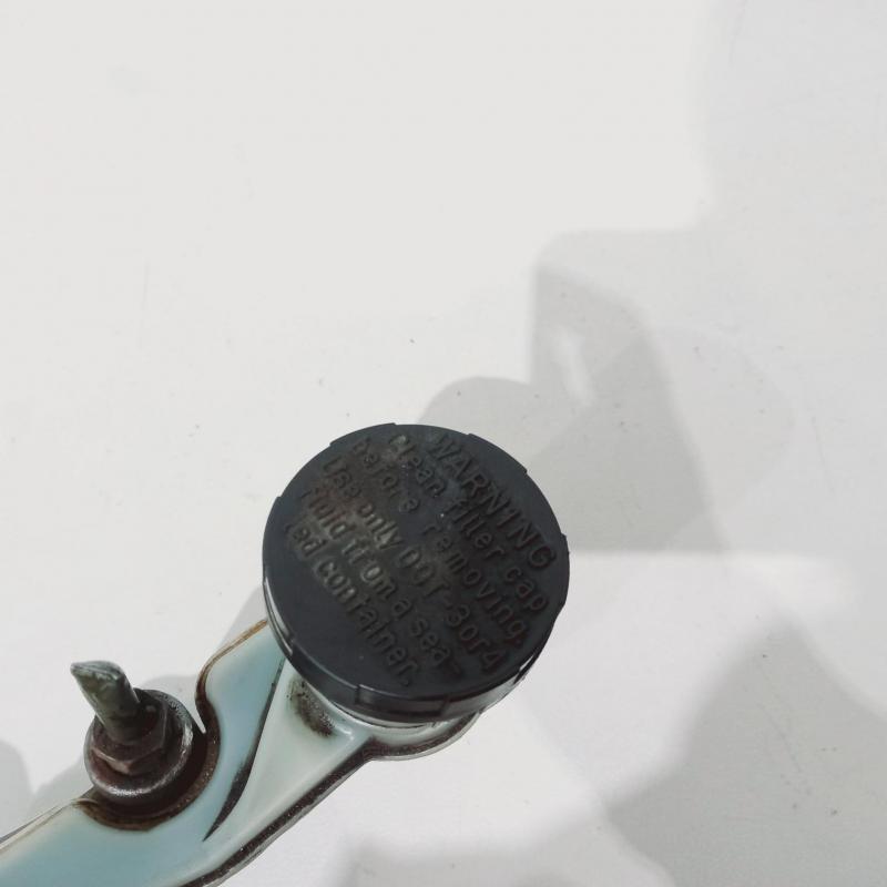 clutch master cylinder