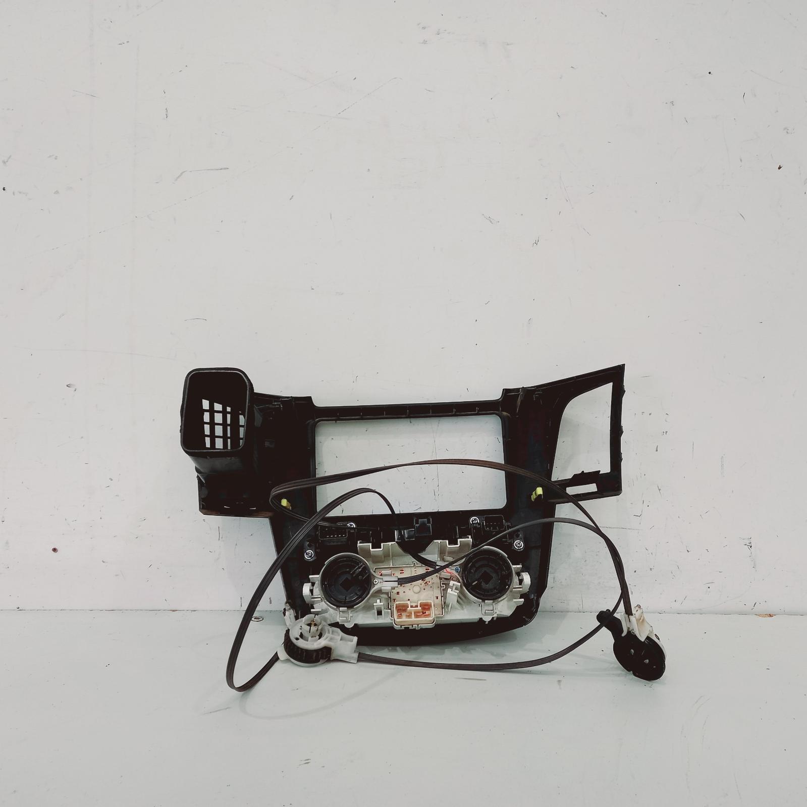 Hilux Heater/aircon Controls 2005-2011 standard type,03/05-06/11 00019550 #569068