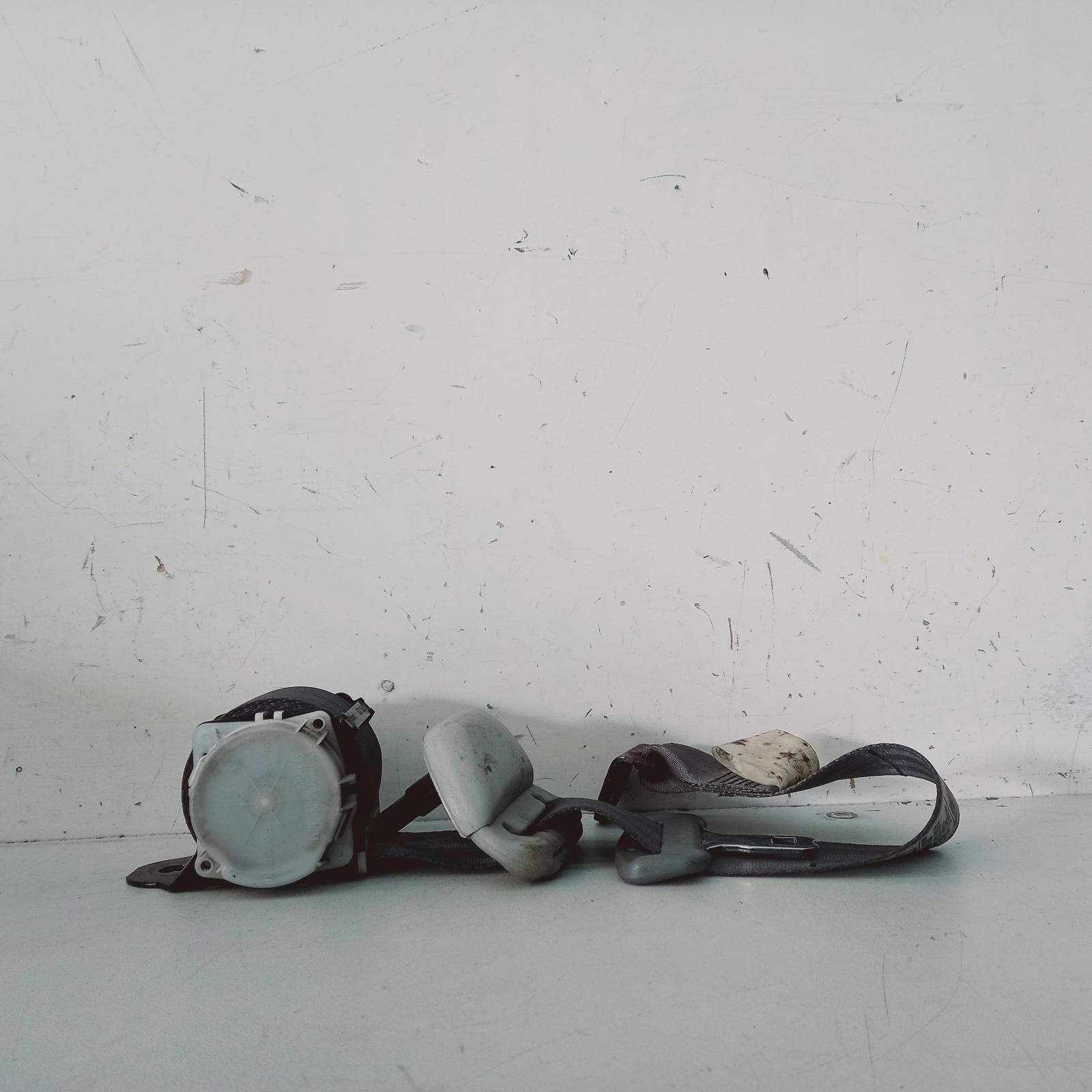 Hilux Seat Belt Stalk 2005-2011 rh rear,seat belt only,dual cab,light grey,03/05-06/11 00019730 #571319