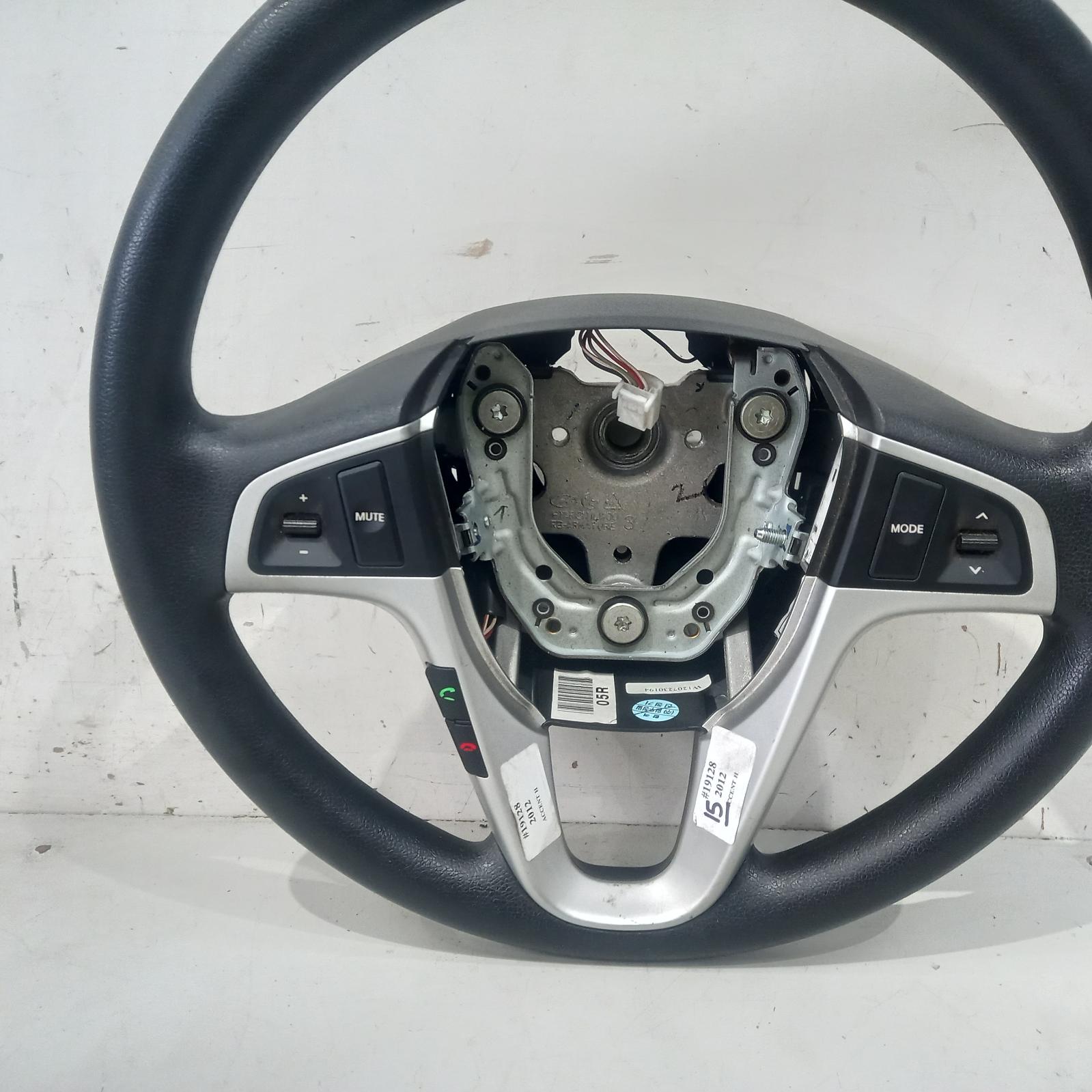 Accent Steering Wheel 2011-2013 vinyl,w/ phone control,rb,07/11-07/13 00019128 #572308