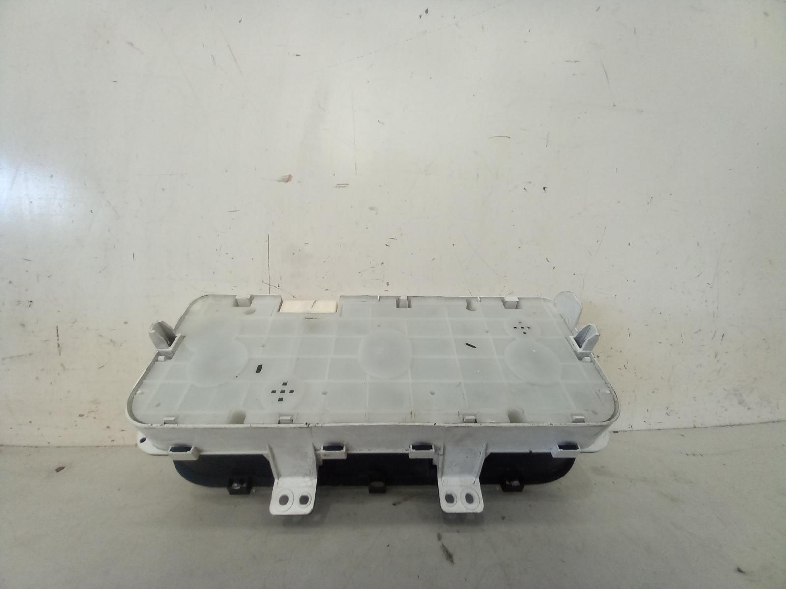 Hiace Instrument Cluster 2005-2014 petrol,manual t/m,trh,03/05-01/14 00019359 #572398