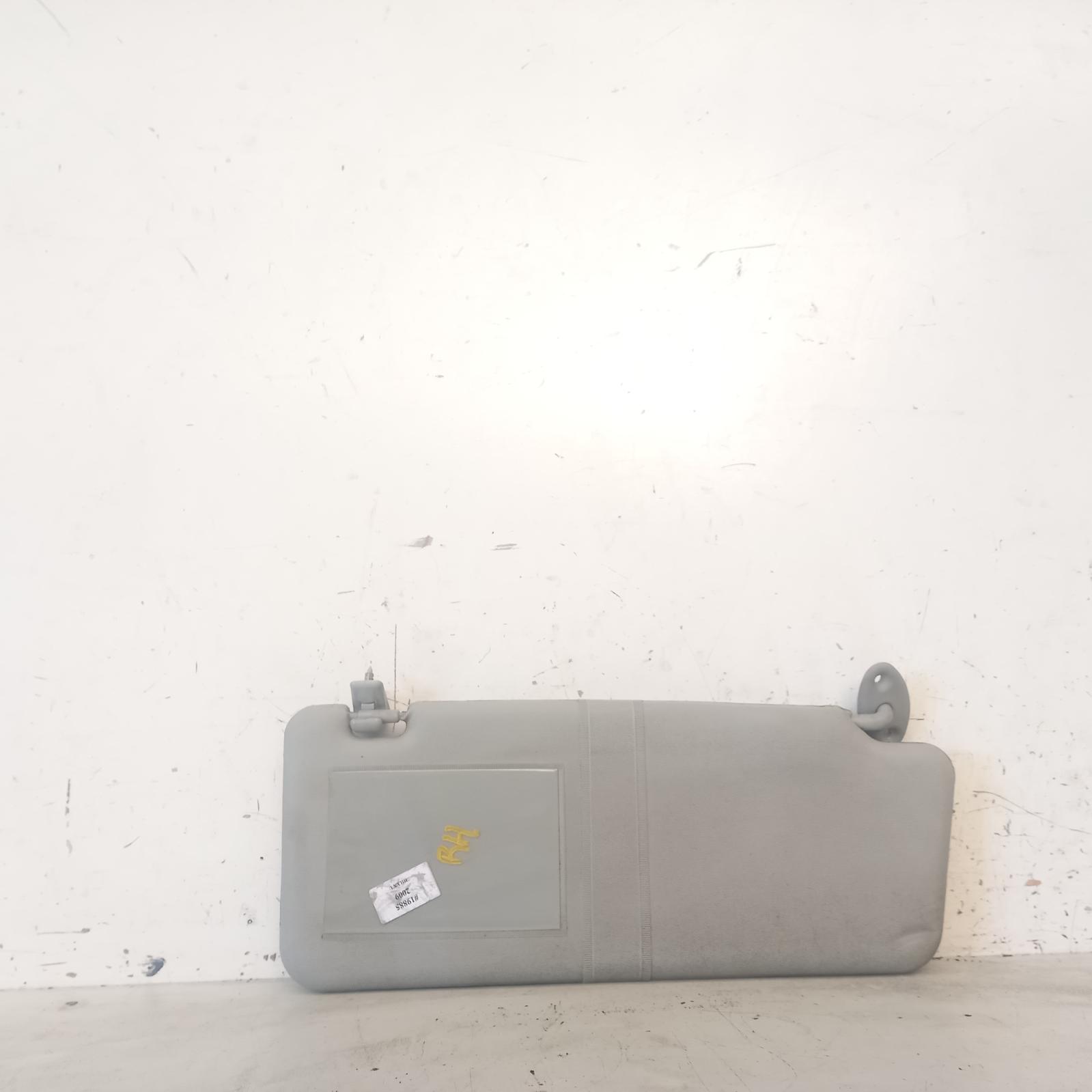 Hilux Sunvisor 2005-2015 rh side,02/05-08/15 00019885 #576812