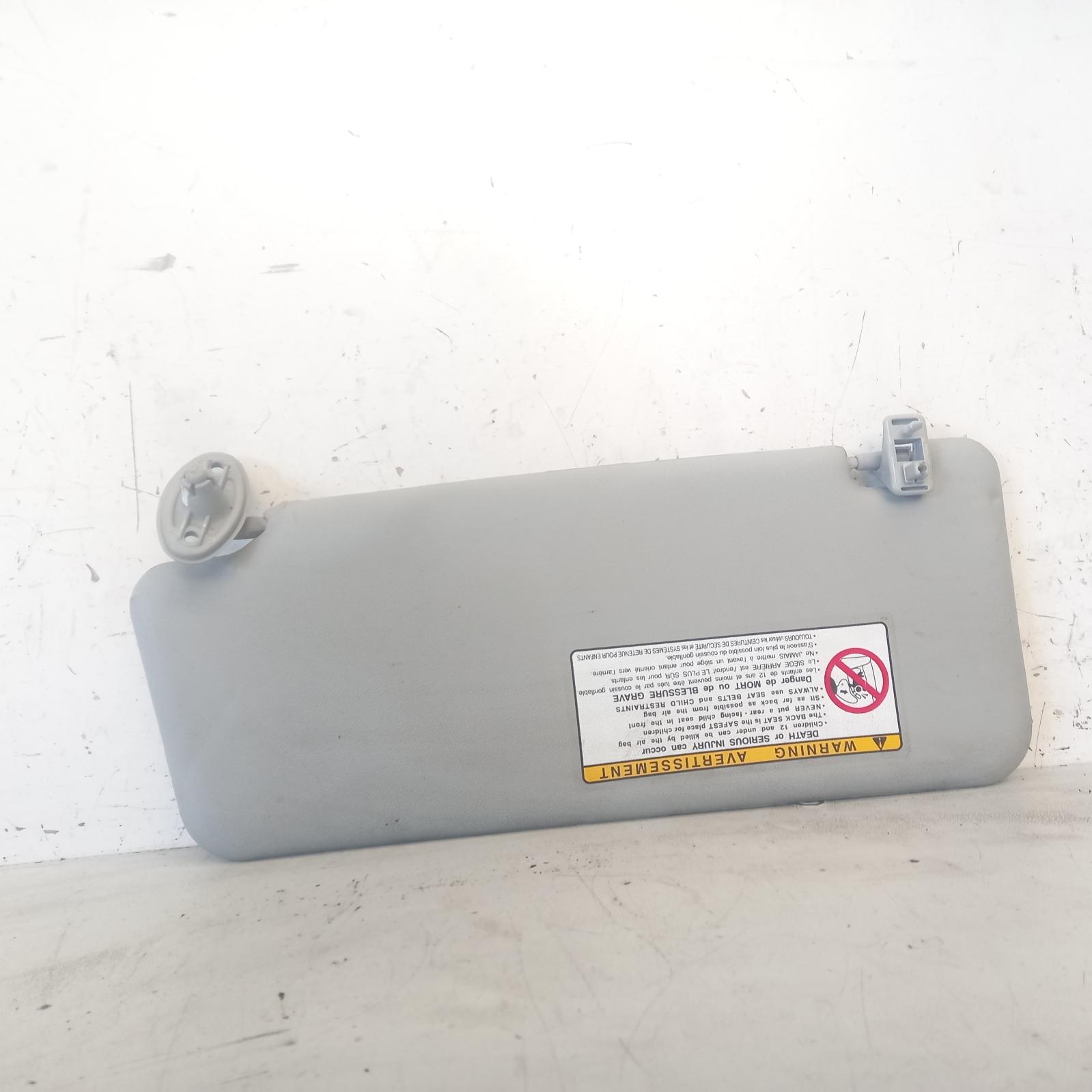 Hilux Sunvisor 2005-2015 rh side,02/05-08/15 00019885 #576812