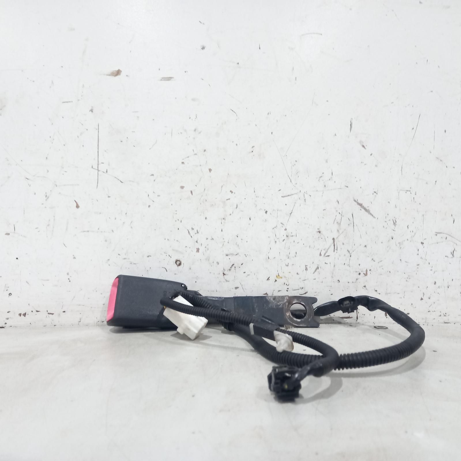 Rav4 Seat Belt Stalk 2005-2012 rh front,seat belt stalk only,aca33,11/05-11/12 00019810 #577080