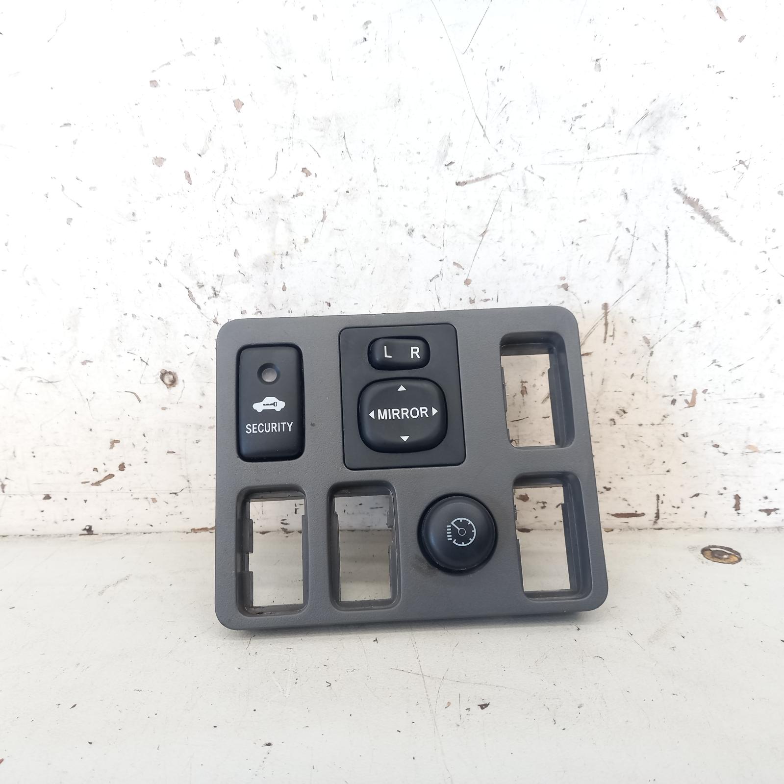 Hilux Miscellaneous Switch Relay 2011-2015 mirror switch,09/11-08/15 00019918 #578021