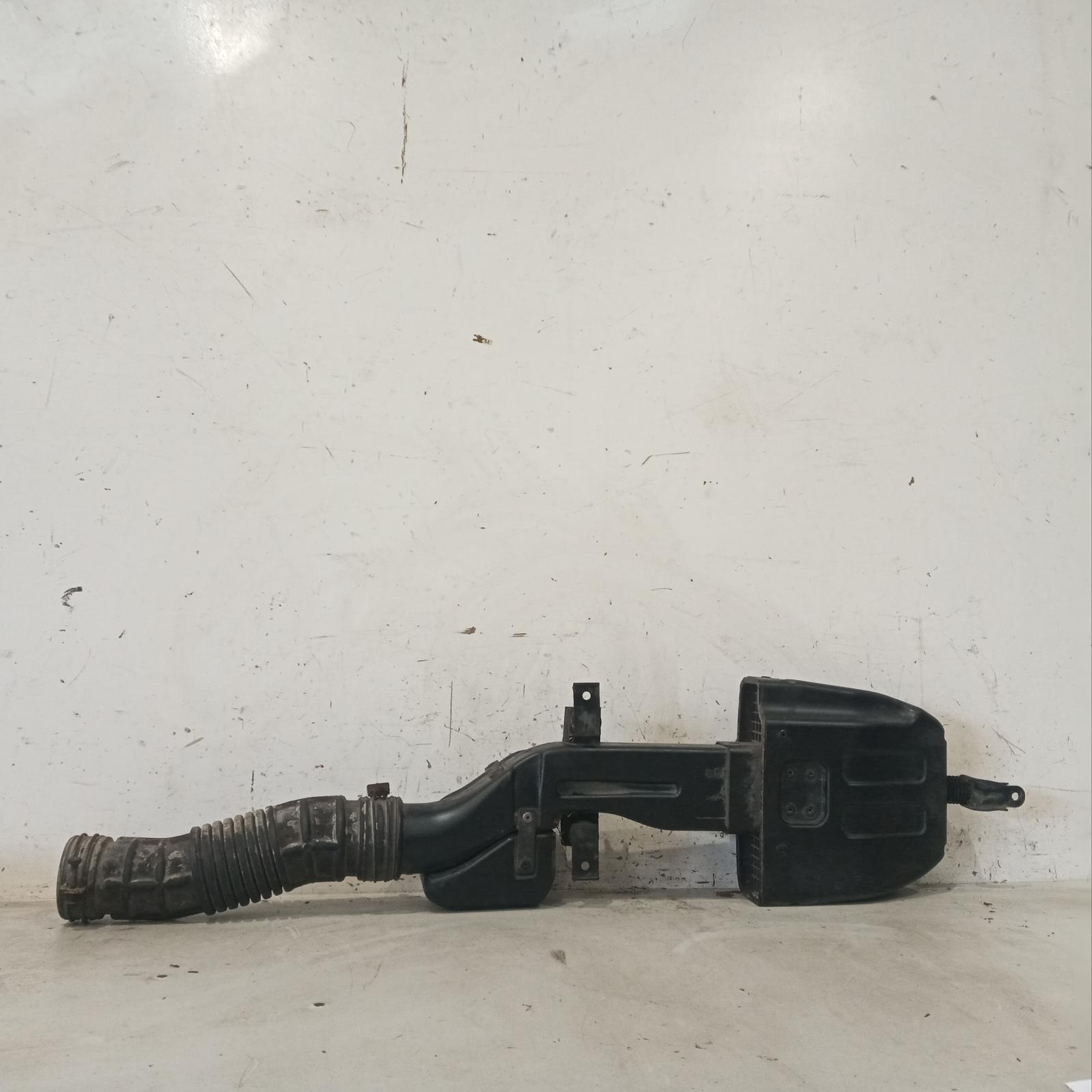 K2700 Air Cleaner Duct/hose 2002-2008 10/02-03/08 00019909 #578621