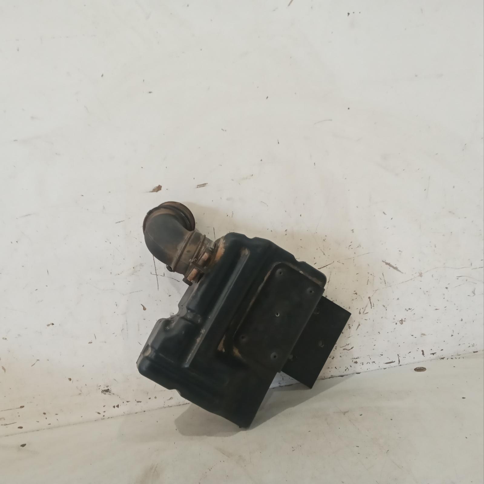 K2700 Air Cleaner Duct/hose 2002-2008 10/02-03/08 00019909 #578630